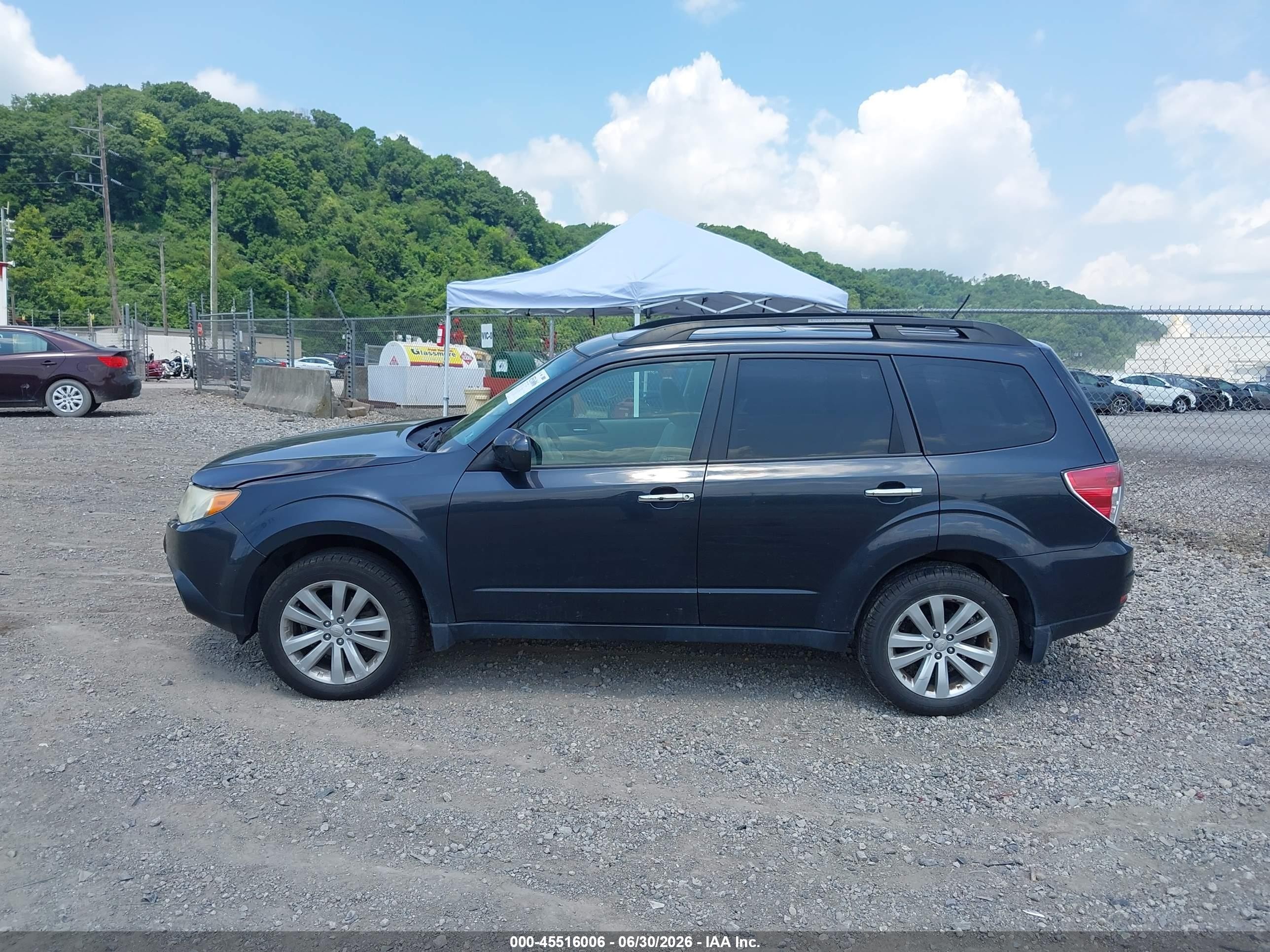 2011 Subaru Forester 2.5x Premium Black vin: JF2SHADCXBH759949