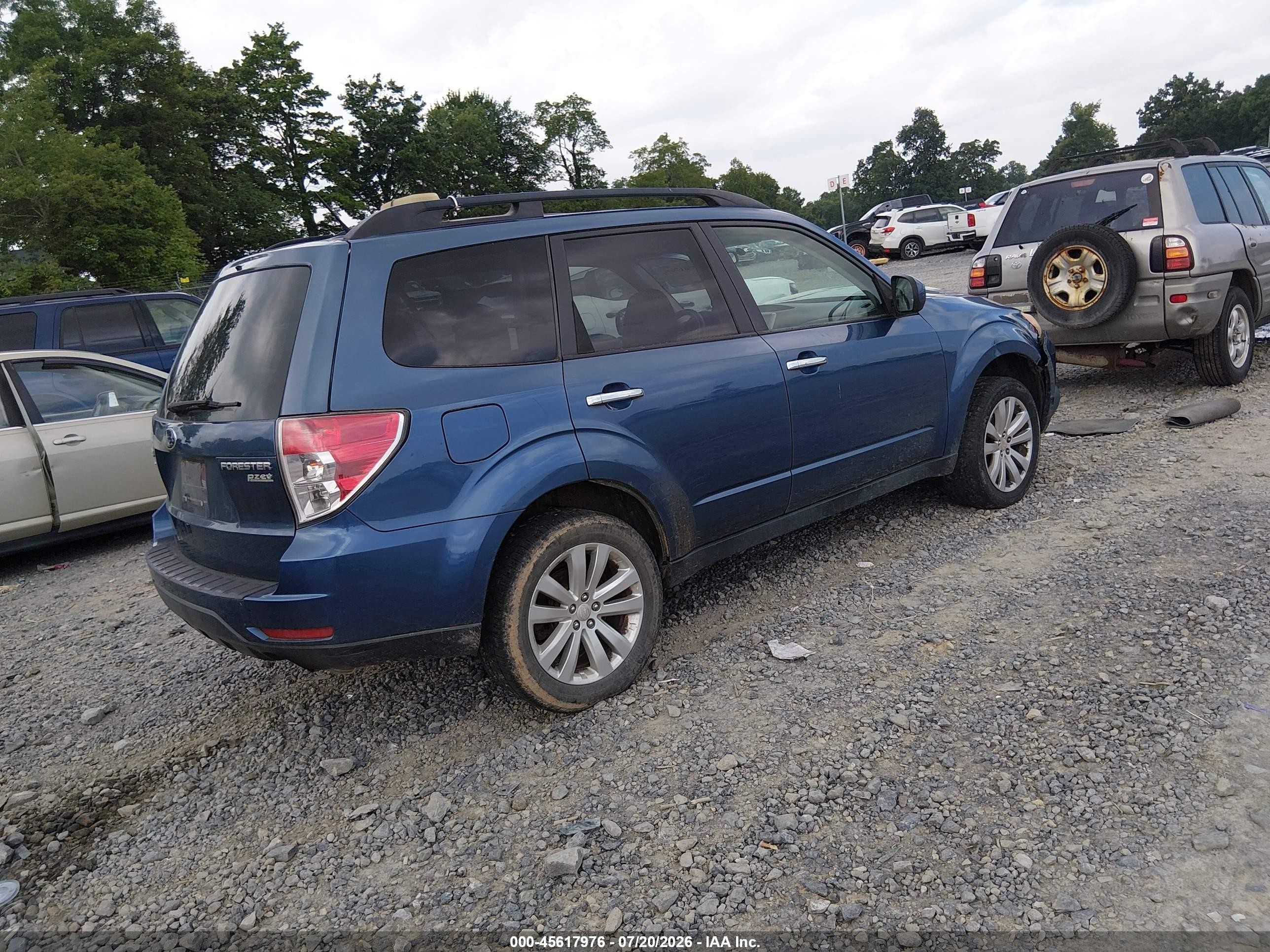 2011 Subaru Forester 2.5x Premium Blue vin: JF2SHADCXBH764178