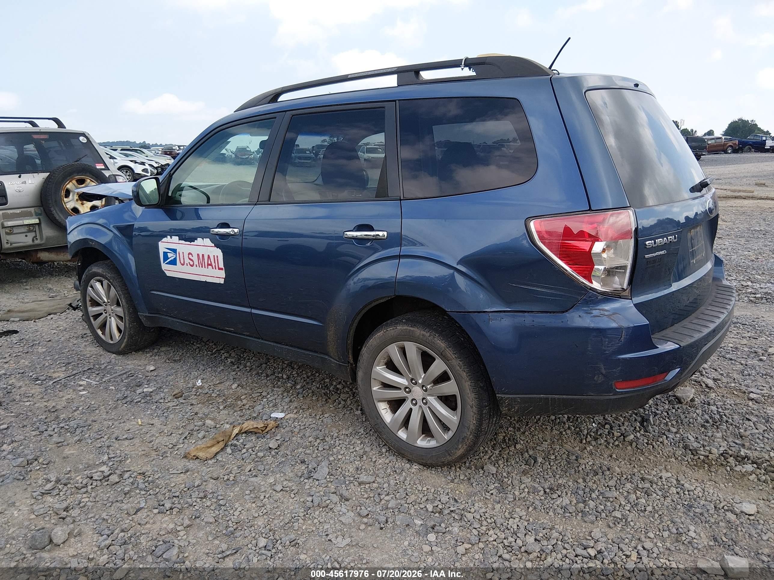 2011 Subaru Forester 2.5x Premium Blue vin: JF2SHADCXBH764178