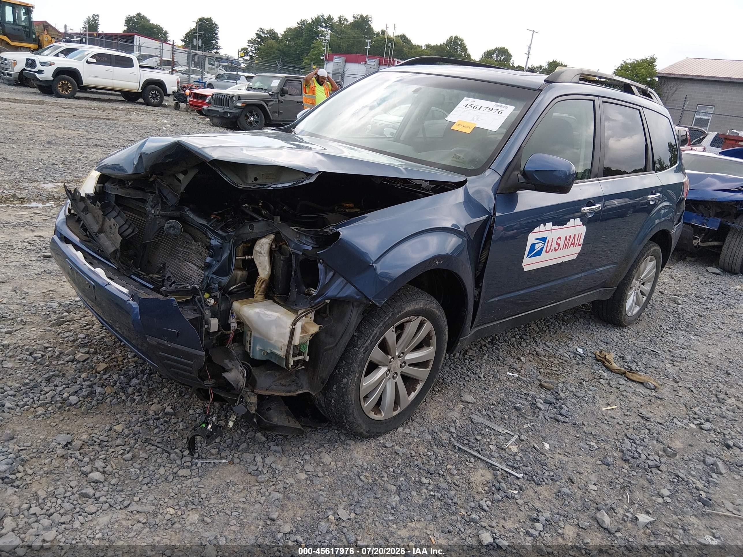 2011 Subaru Forester 2.5x Premium Blue vin: JF2SHADCXBH764178