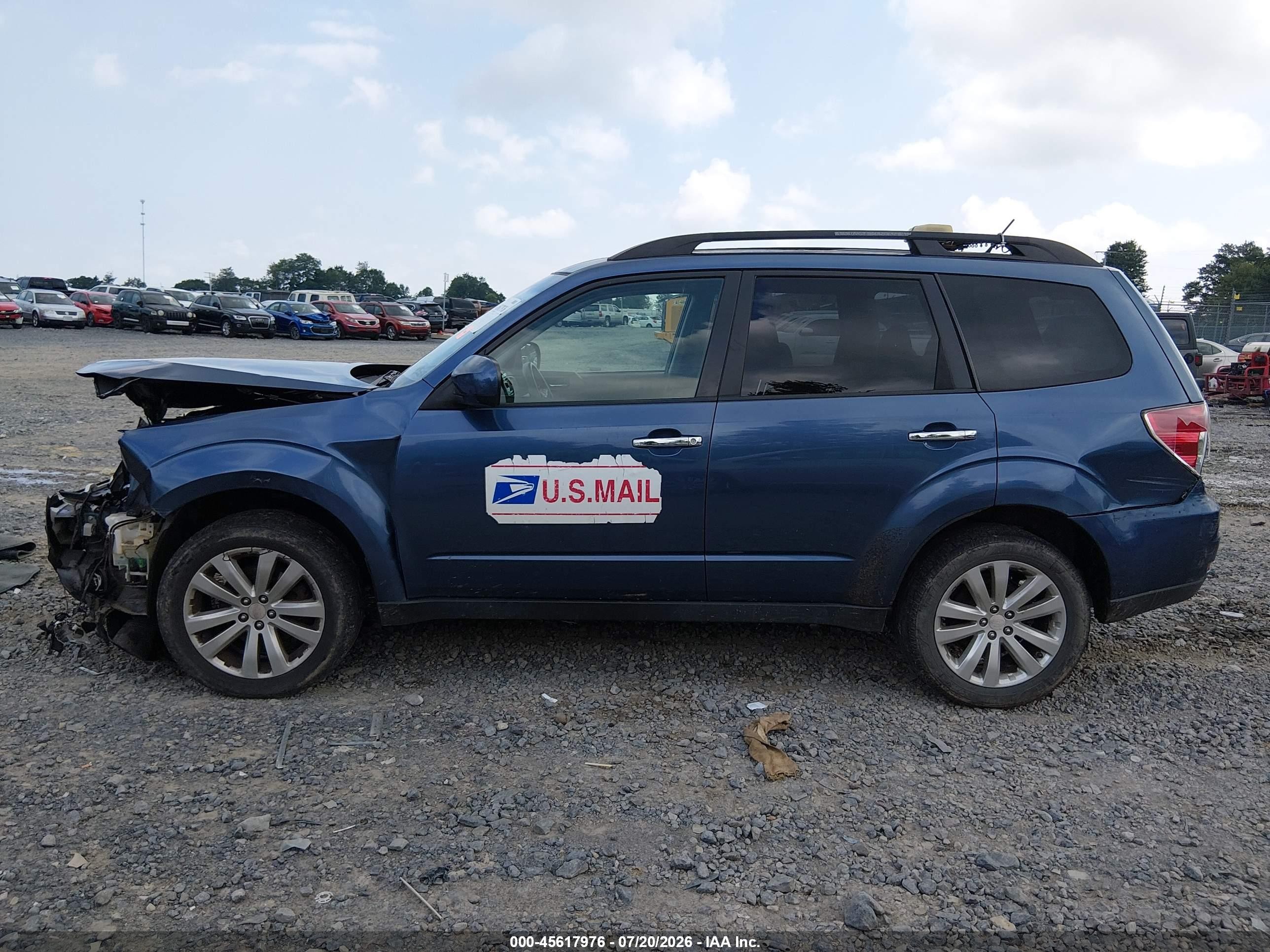2011 Subaru Forester 2.5x Premium Blue vin: JF2SHADCXBH764178
