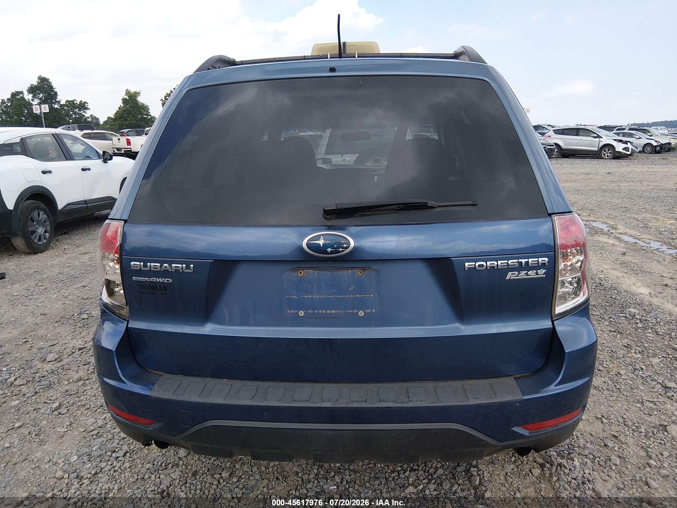 2011 Subaru Forester 2.5x Premium Blue vin: JF2SHADCXBH764178