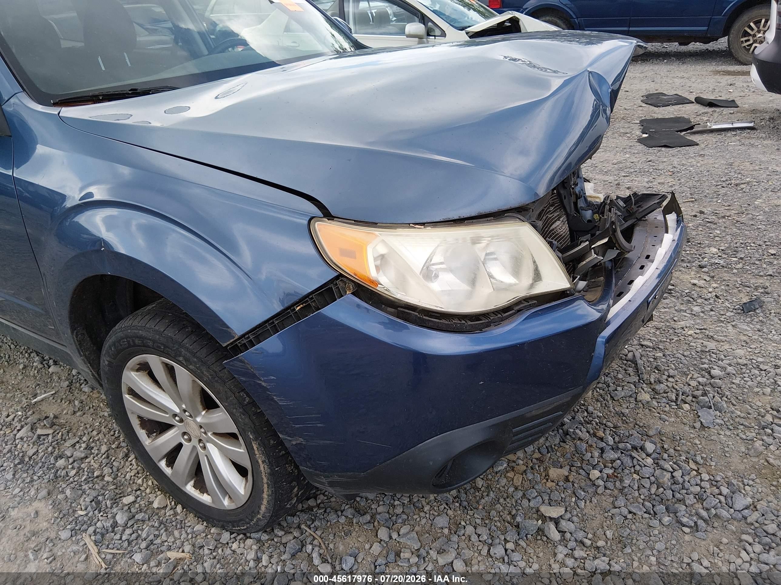 2011 Subaru Forester 2.5x Premium Blue vin: JF2SHADCXBH764178