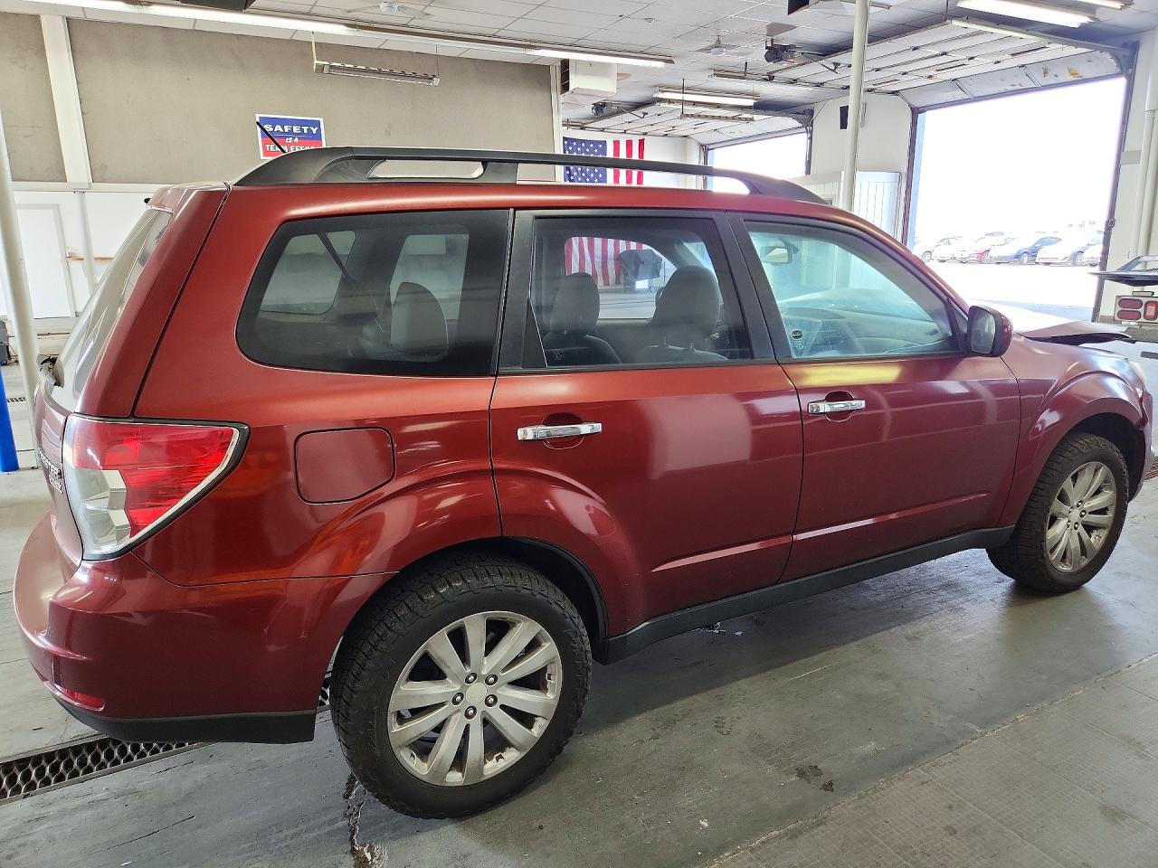 2011 Subaru Forester 2.5x Premium Red vin: JF2SHADCXBH771308