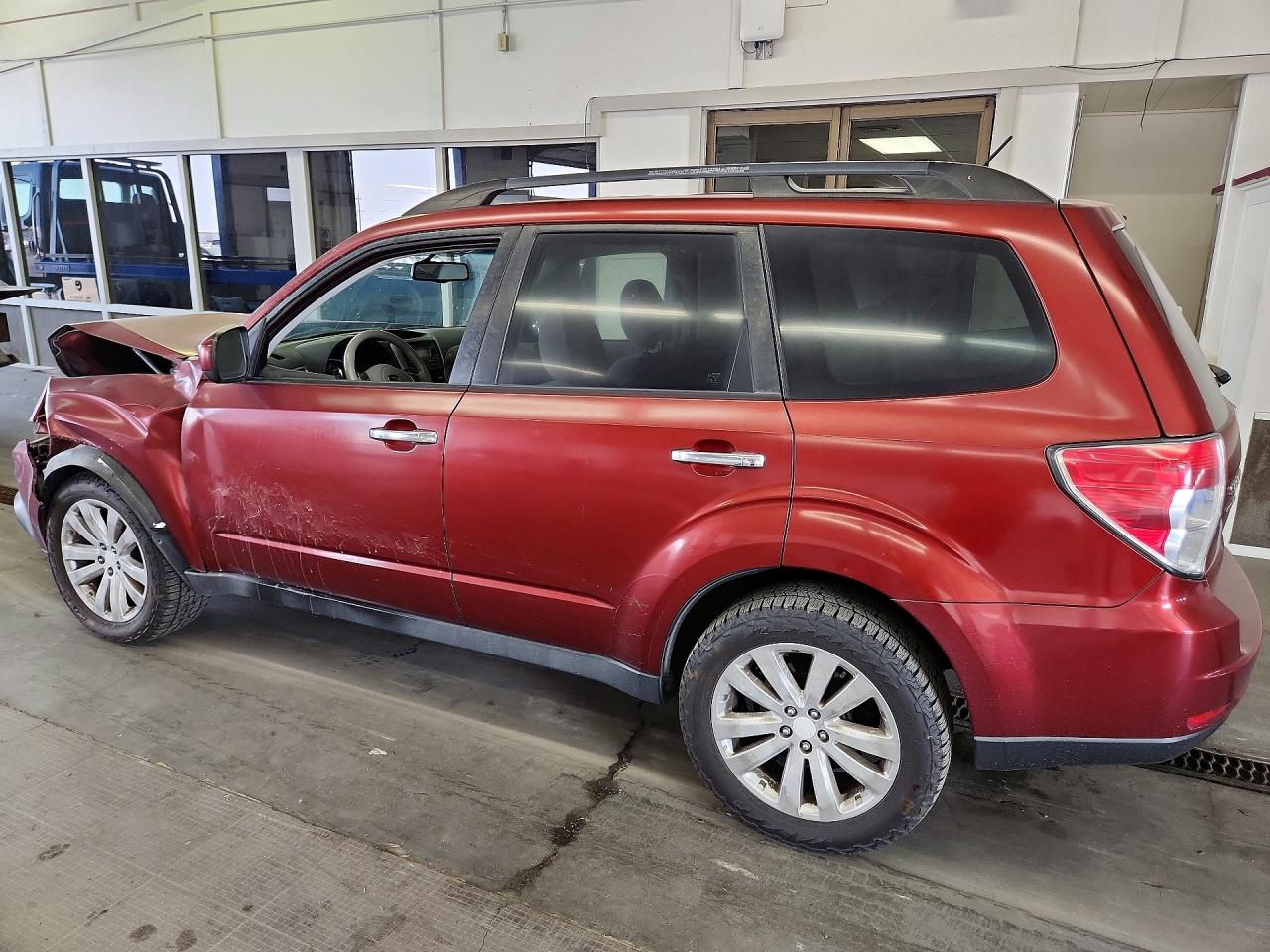 2011 Subaru Forester 2.5x Premium Red vin: JF2SHADCXBH771308