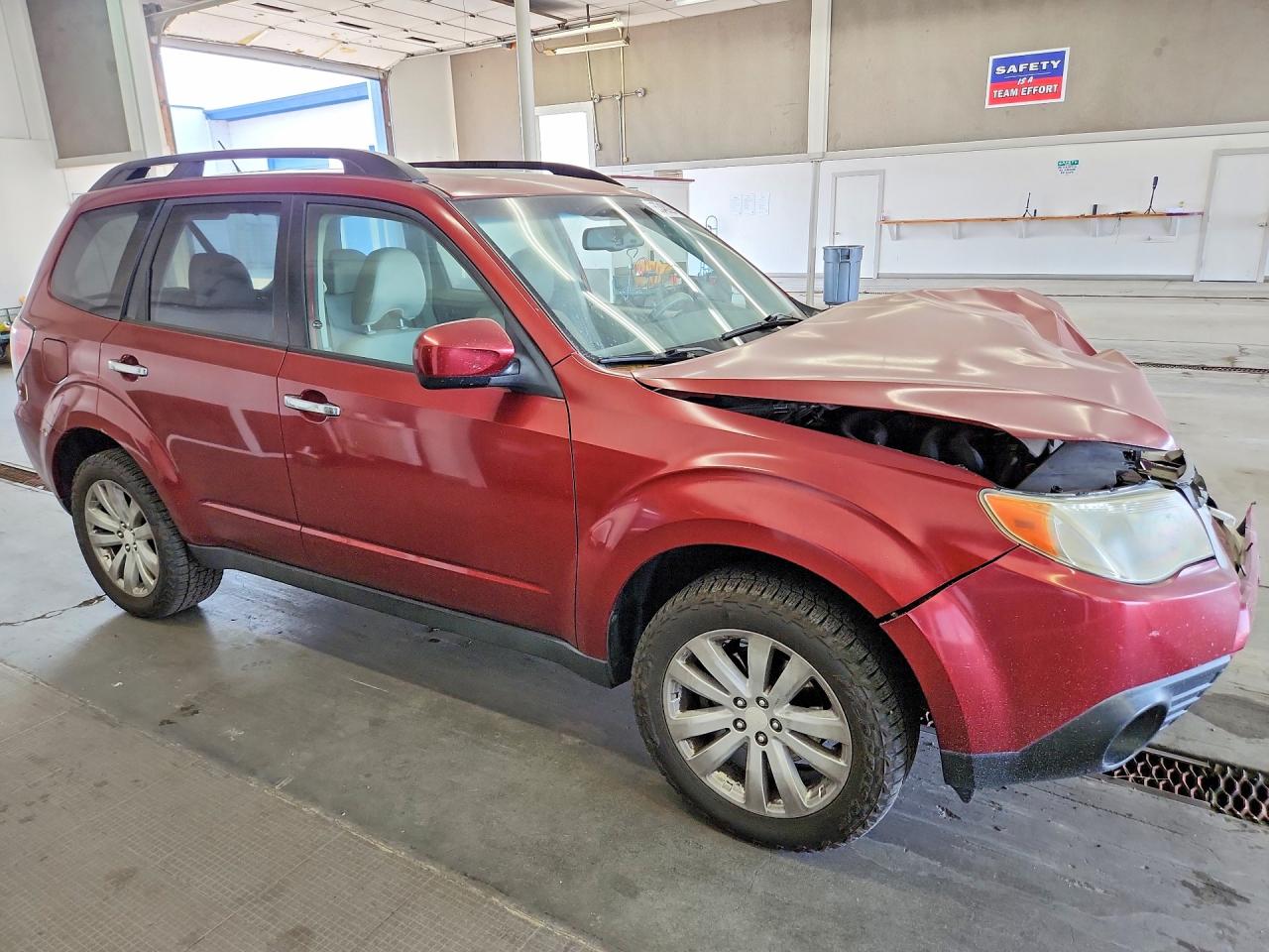 2011 Subaru Forester 2.5x Premium Red vin: JF2SHADCXBH771308