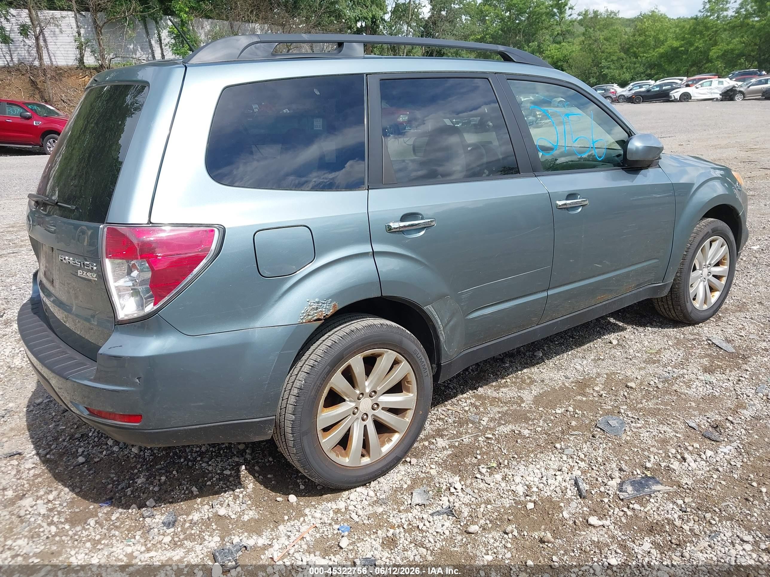 2011 Subaru Forester 2.5x Premium Gray vin: JF2SHADCXBH778730
