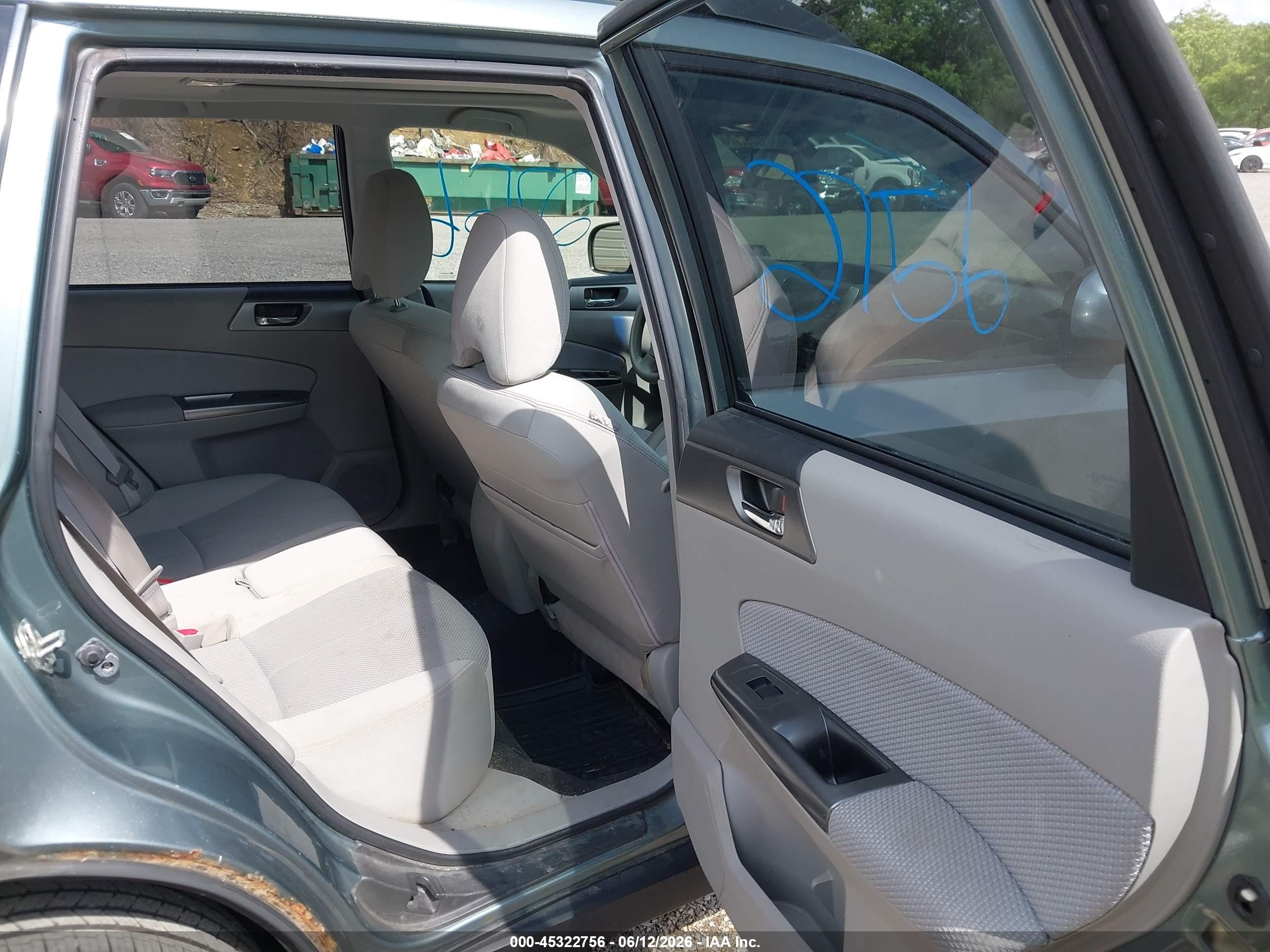 2011 Subaru Forester 2.5x Premium Gray vin: JF2SHADCXBH778730