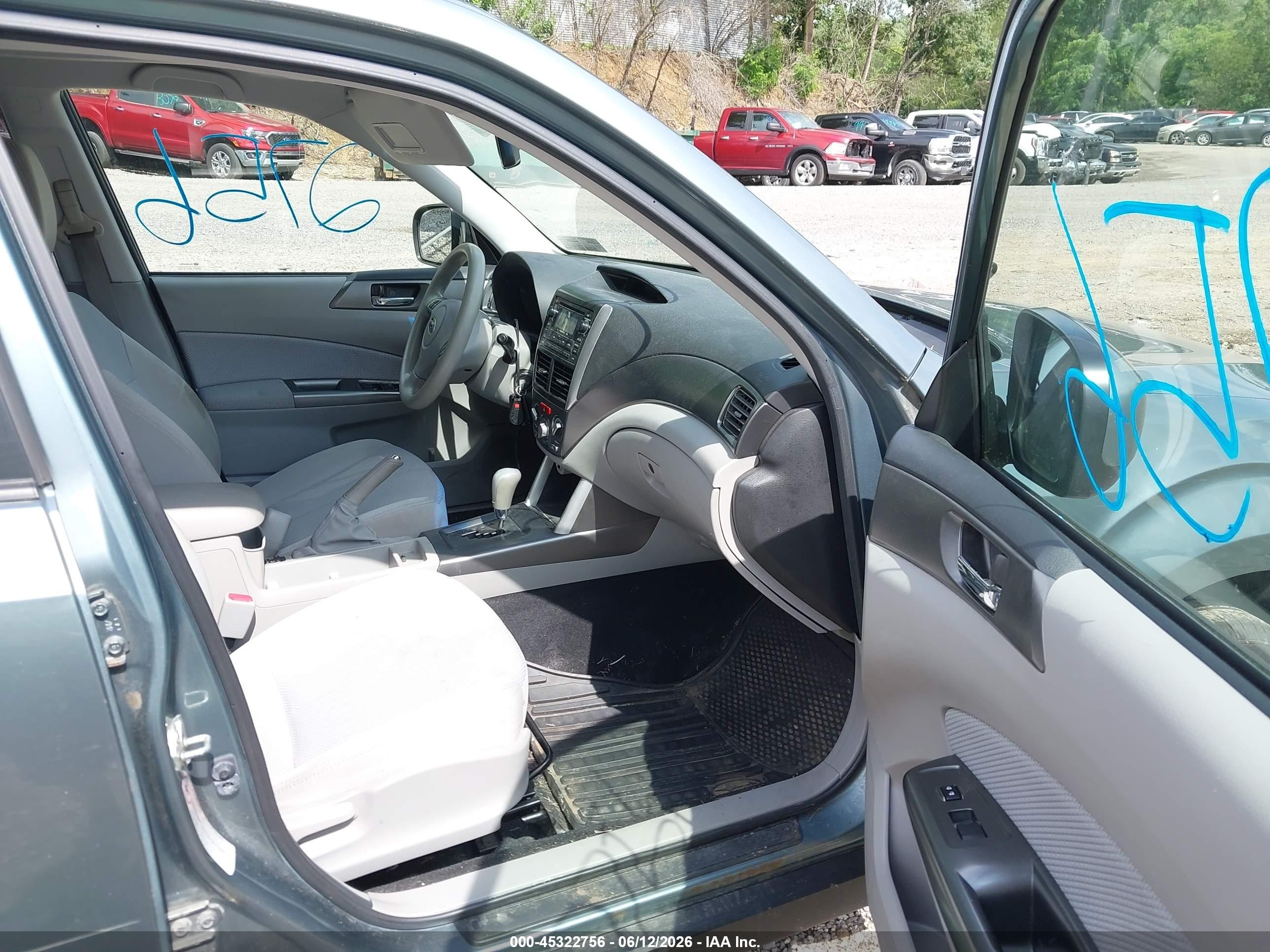 2011 Subaru Forester 2.5x Premium Gray vin: JF2SHADCXBH778730