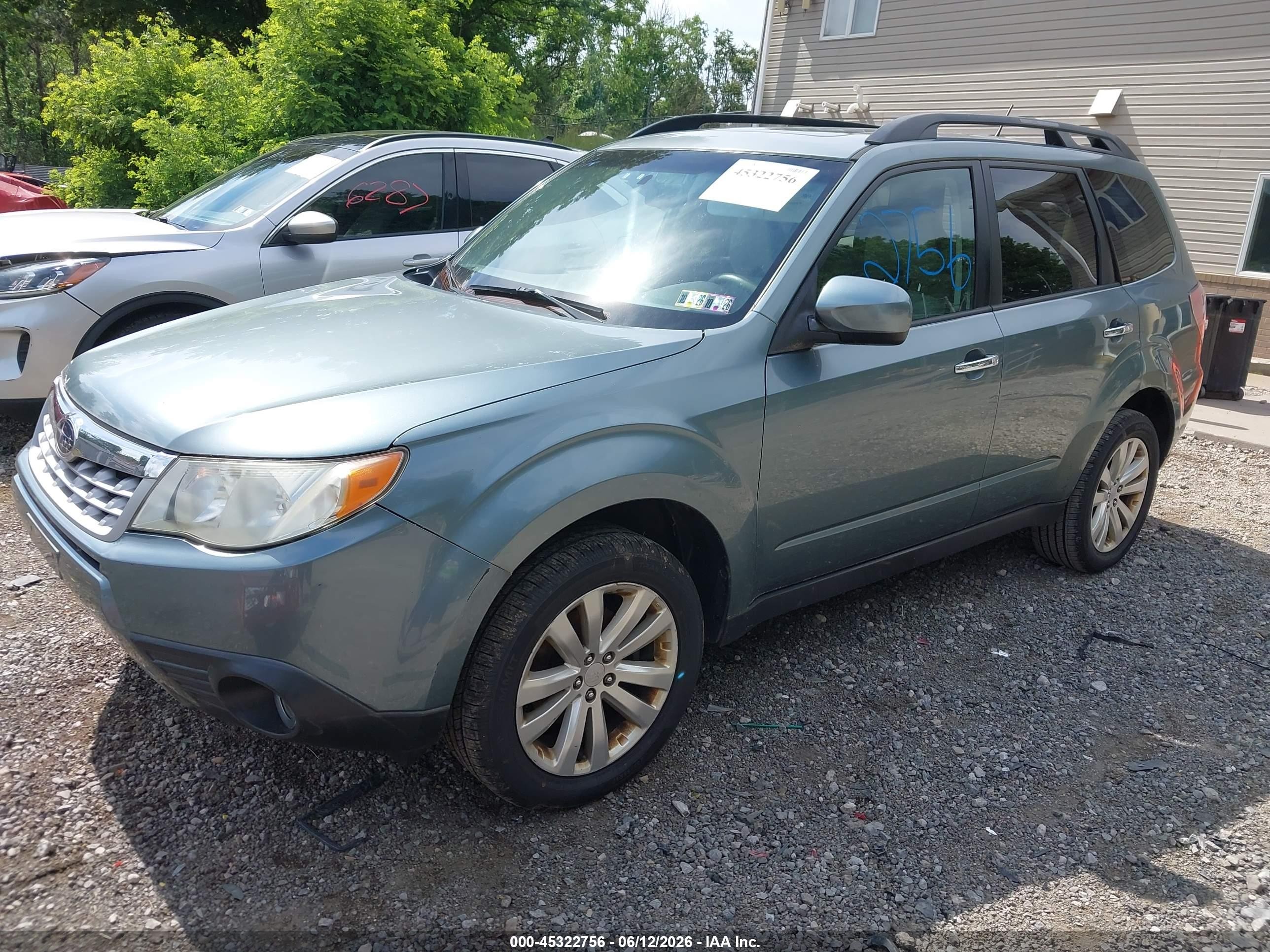 2011 Subaru Forester 2.5x Premium Gray vin: JF2SHADCXBH778730