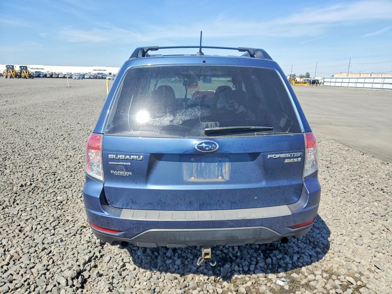 2012 Subaru Forester 2.5x Premium Blue vin: JF2SHADCXCH418147