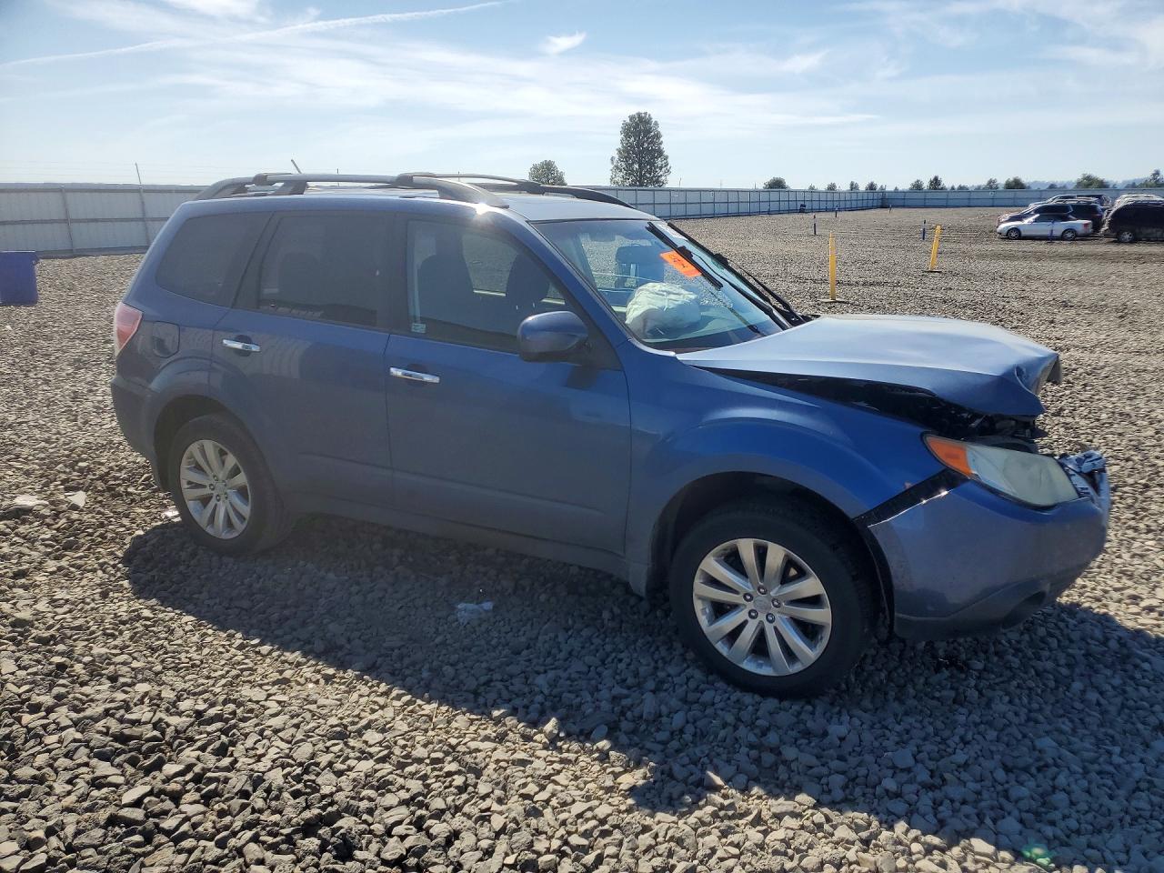 2012 Subaru Forester 2.5x Premium Blue vin: JF2SHADCXCH418147