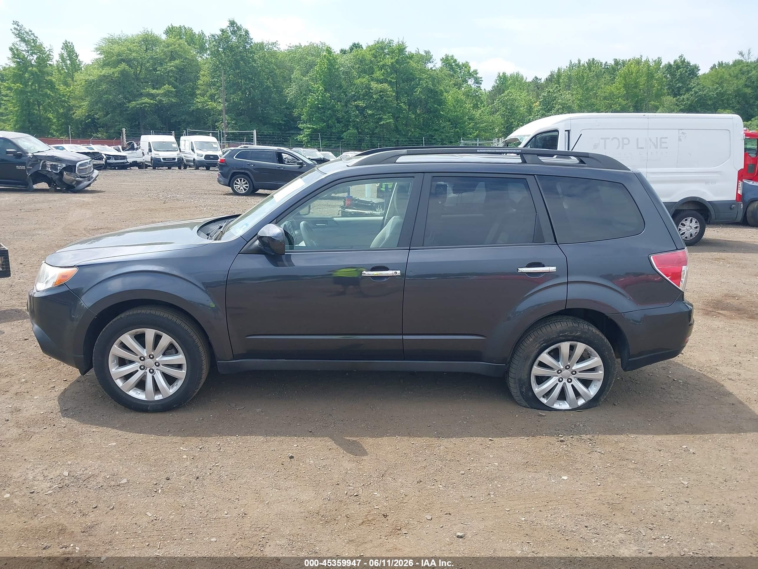 2012 Subaru Forester 2.5x Premium Gray vin: JF2SHADCXCH424580