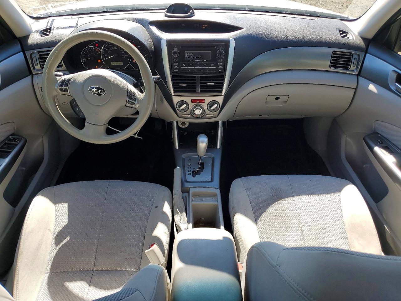 2012 Subaru Forester 2.5x Premium White vin: JF2SHADCXCH429262