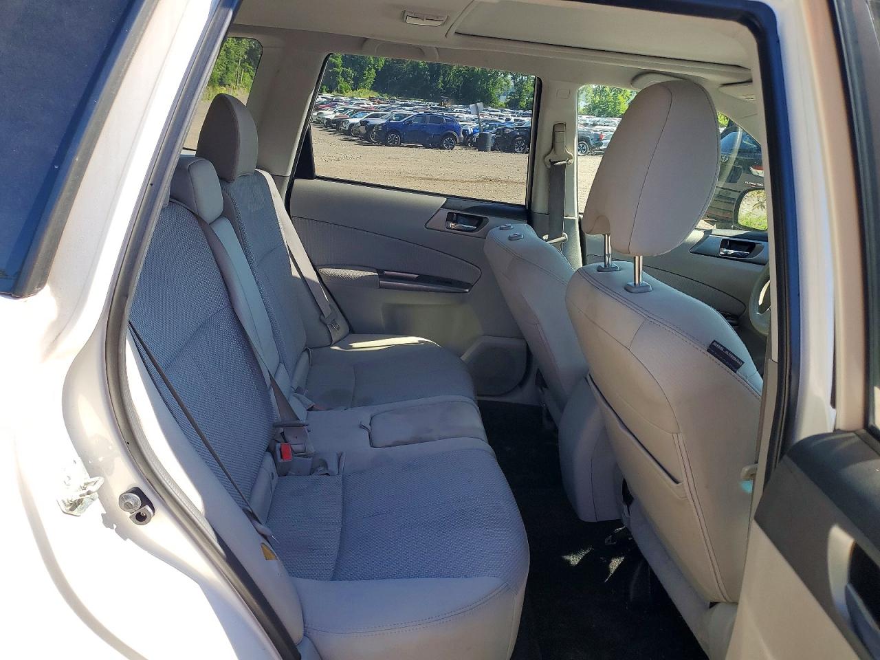 2012 Subaru Forester 2.5x Premium White vin: JF2SHADCXCH429262