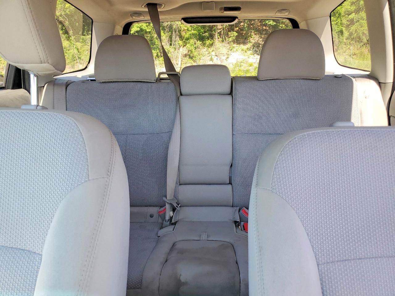2012 Subaru Forester 2.5x Premium White vin: JF2SHADCXCH429262
