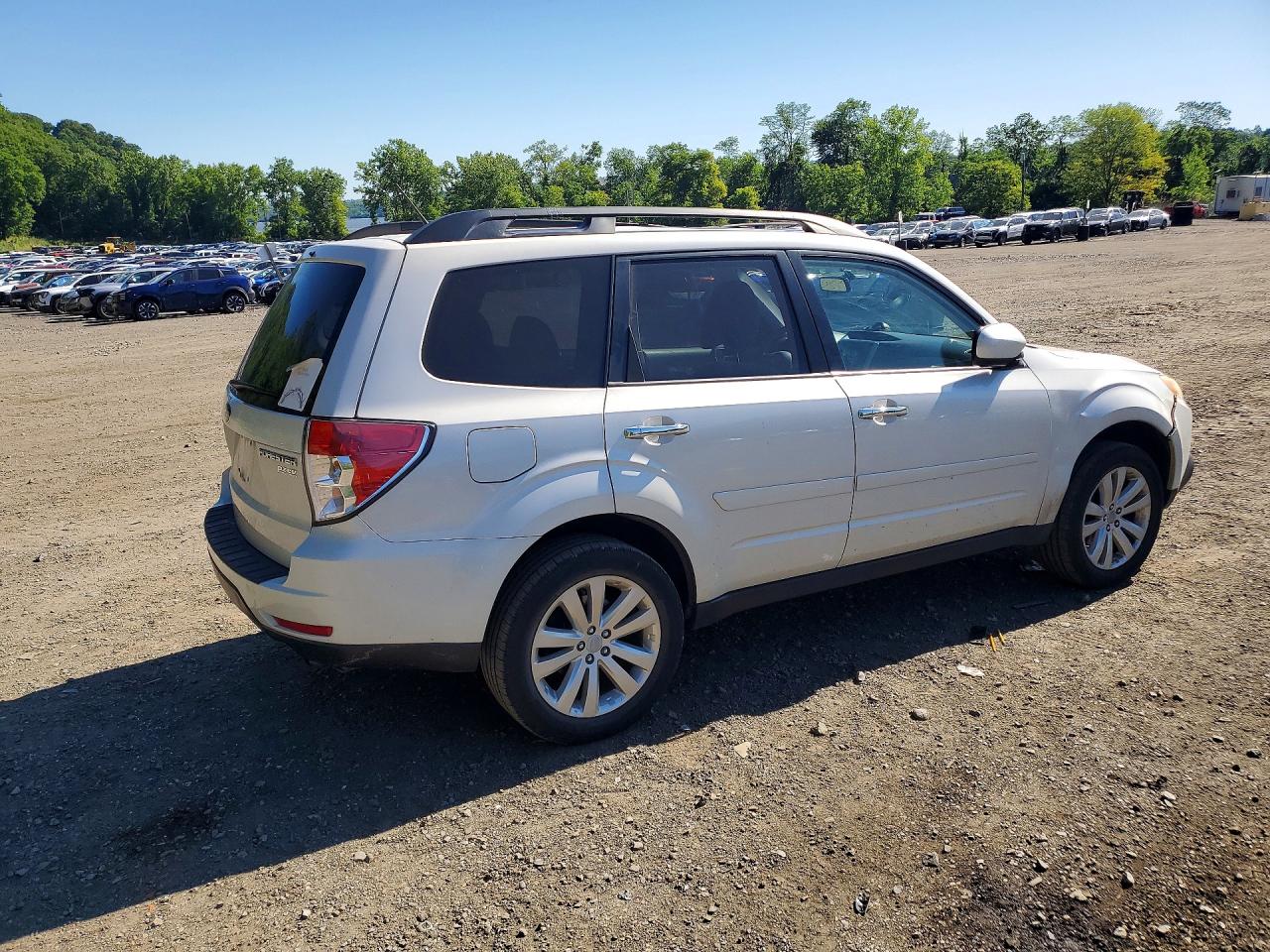 2012 Subaru Forester 2.5x Premium White vin: JF2SHADCXCH429262