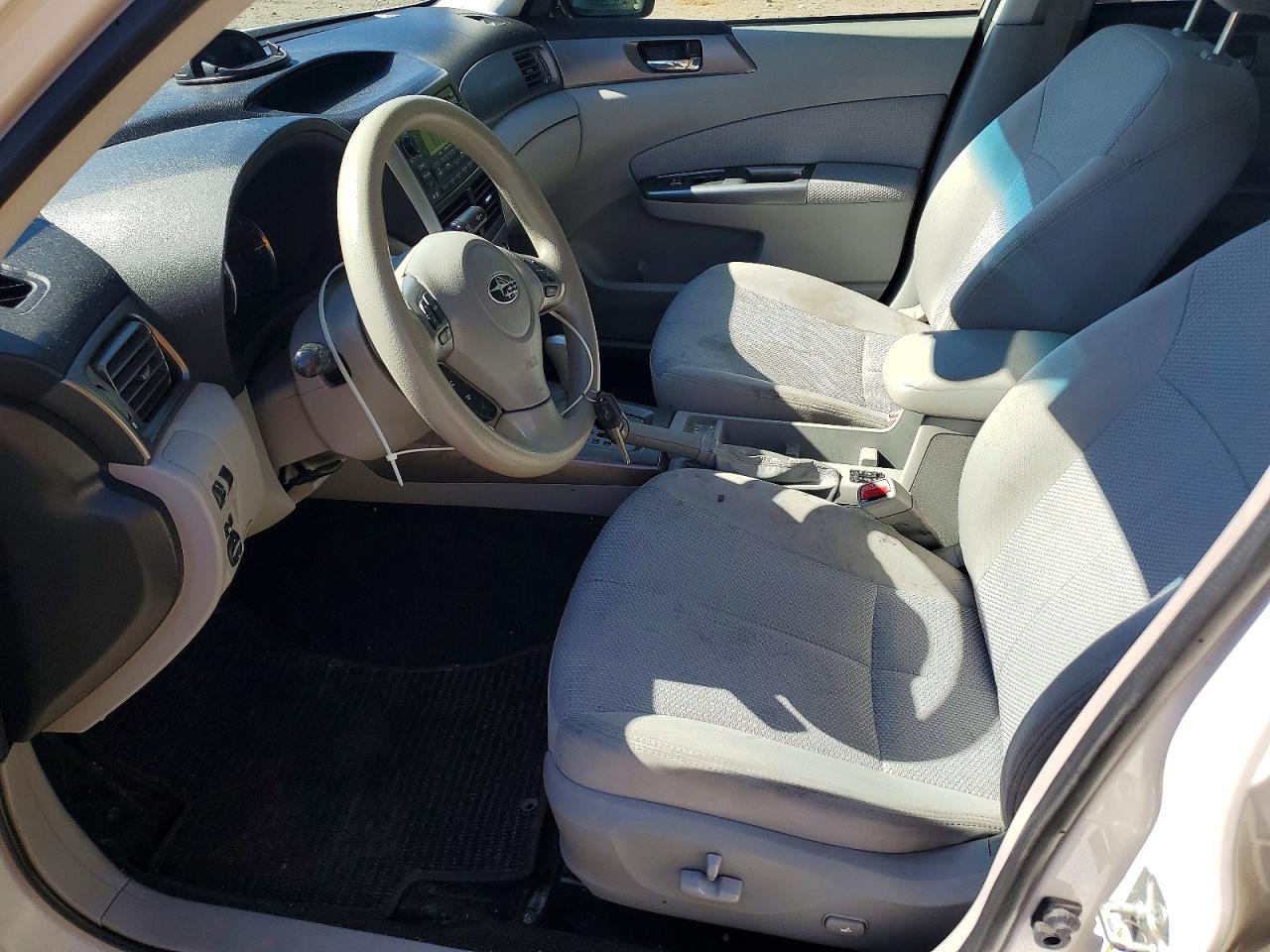 2012 Subaru Forester 2.5x Premium White vin: JF2SHADCXCH429262
