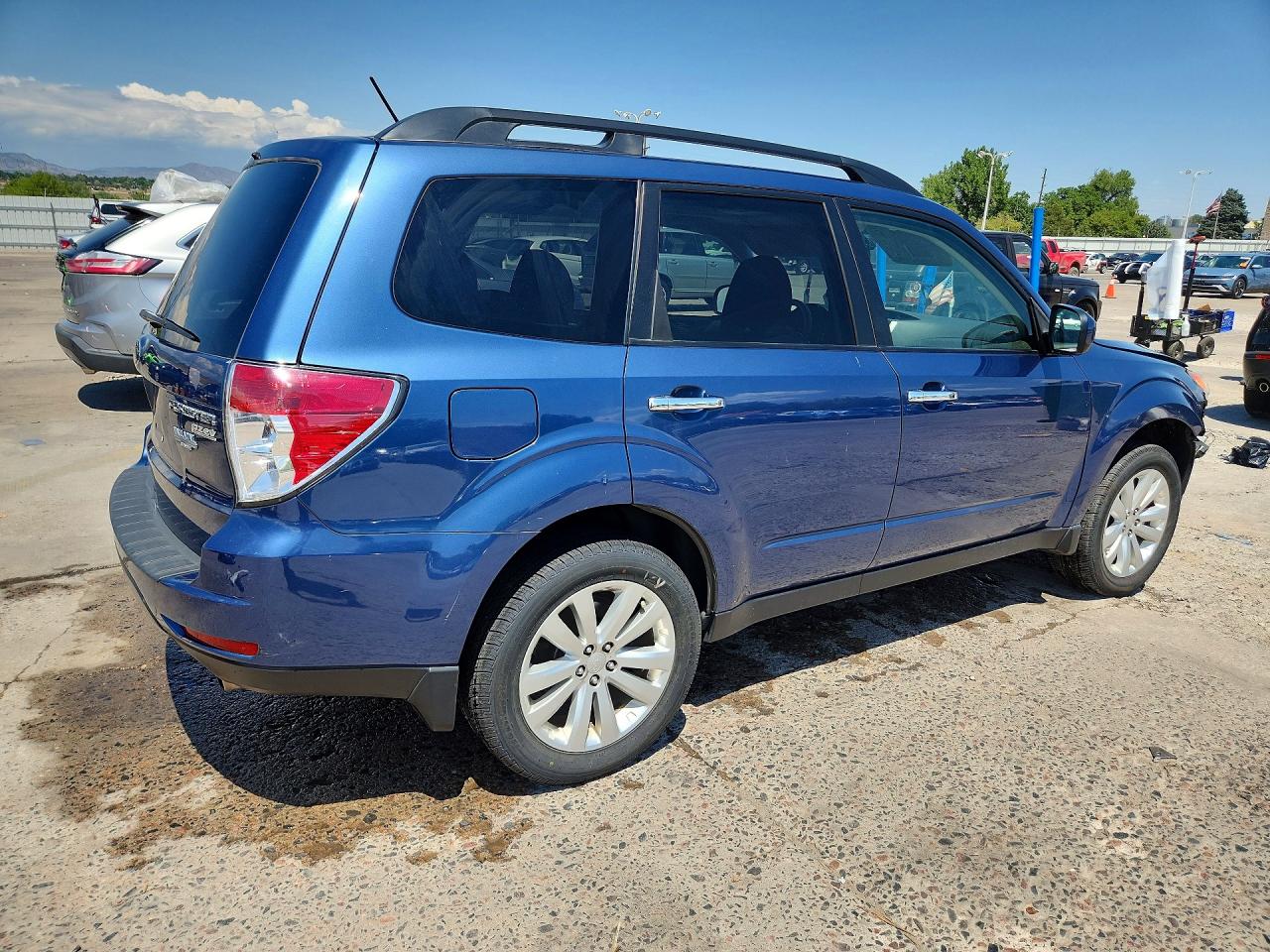 2012 Subaru Forester 2.5x Premium Blue vin: JF2SHADCXCH442285