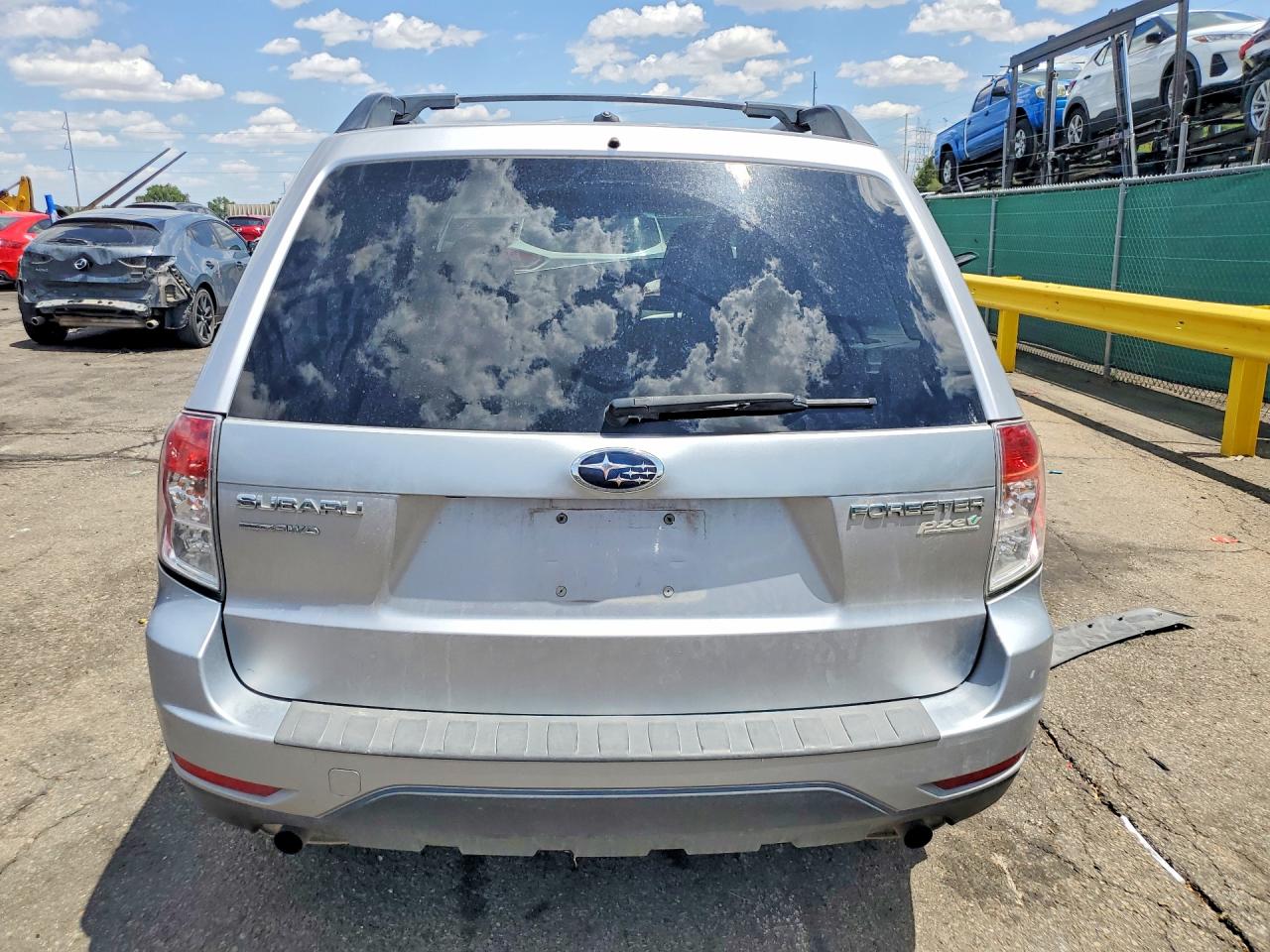 2013 Subaru Forester 2.5x Premium Silver vin: JF2SHADCXDG434369