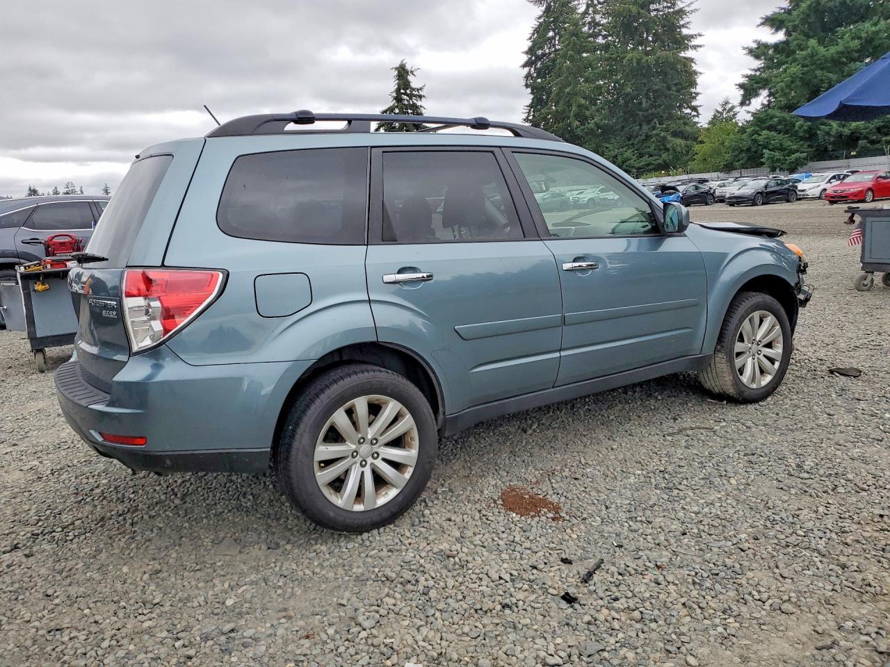 2013 Subaru Forester 2.5x Premium Turquoise vin: JF2SHADCXDH401222