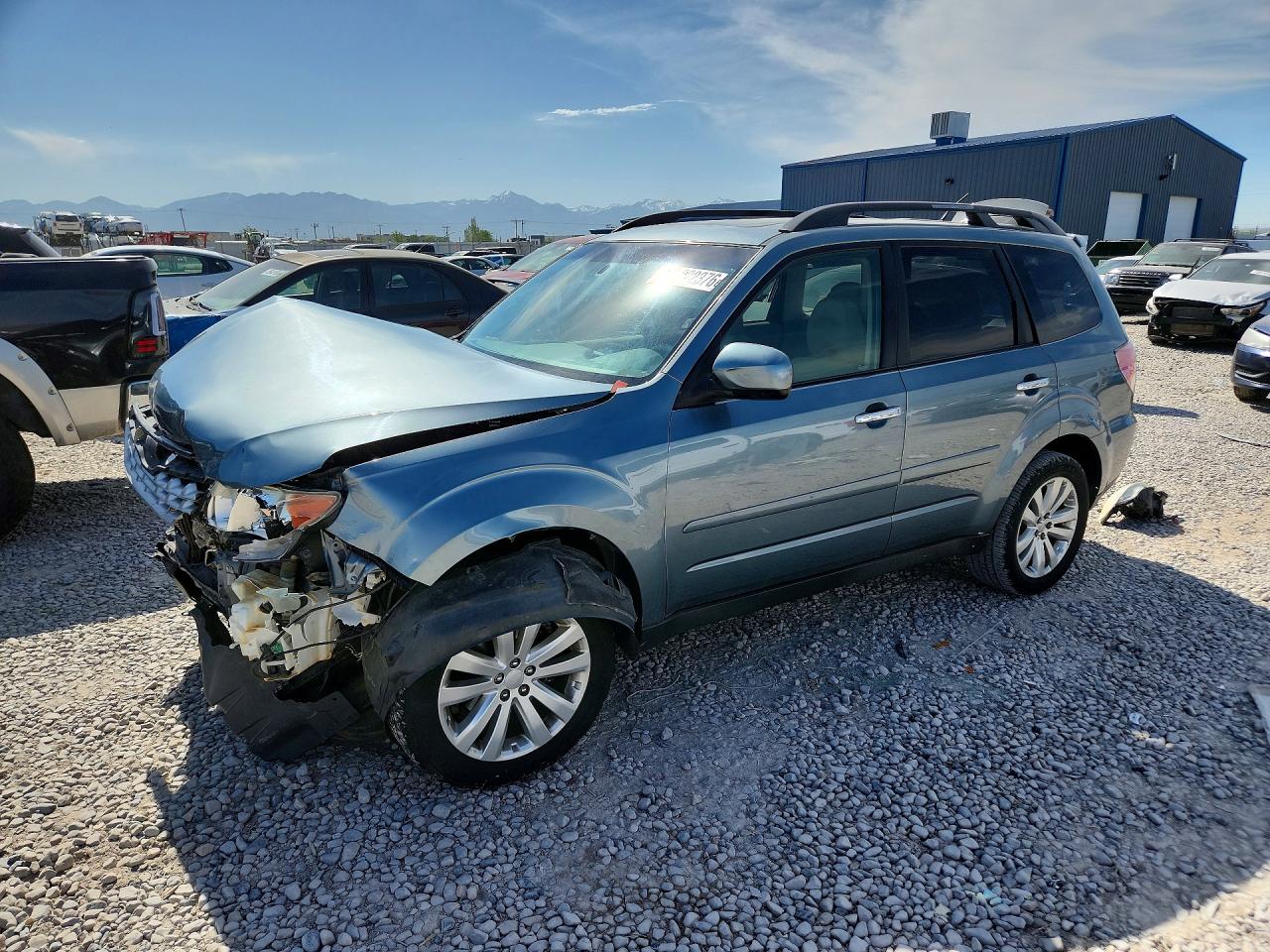 2013 Subaru Forester 2.5x Premium Teal vin: JF2SHADCXDH420031