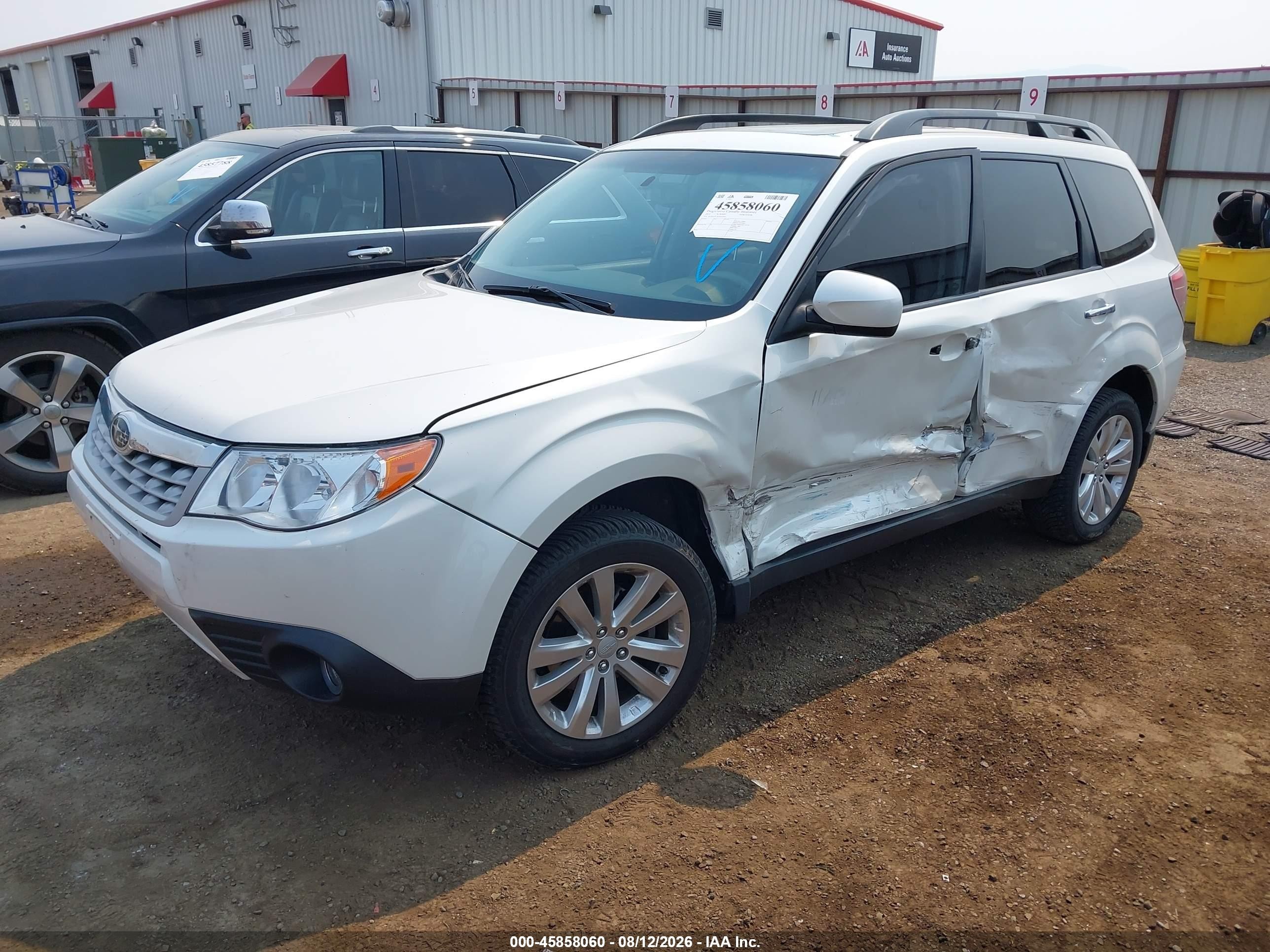 2013 Subaru Forester 2.5x Premium White vin: JF2SHADCXDH424645