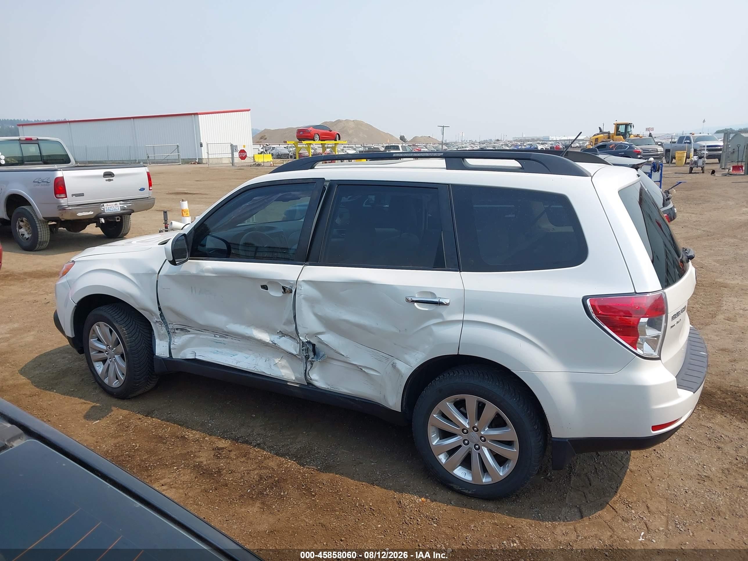 2013 Subaru Forester 2.5x Premium White vin: JF2SHADCXDH424645