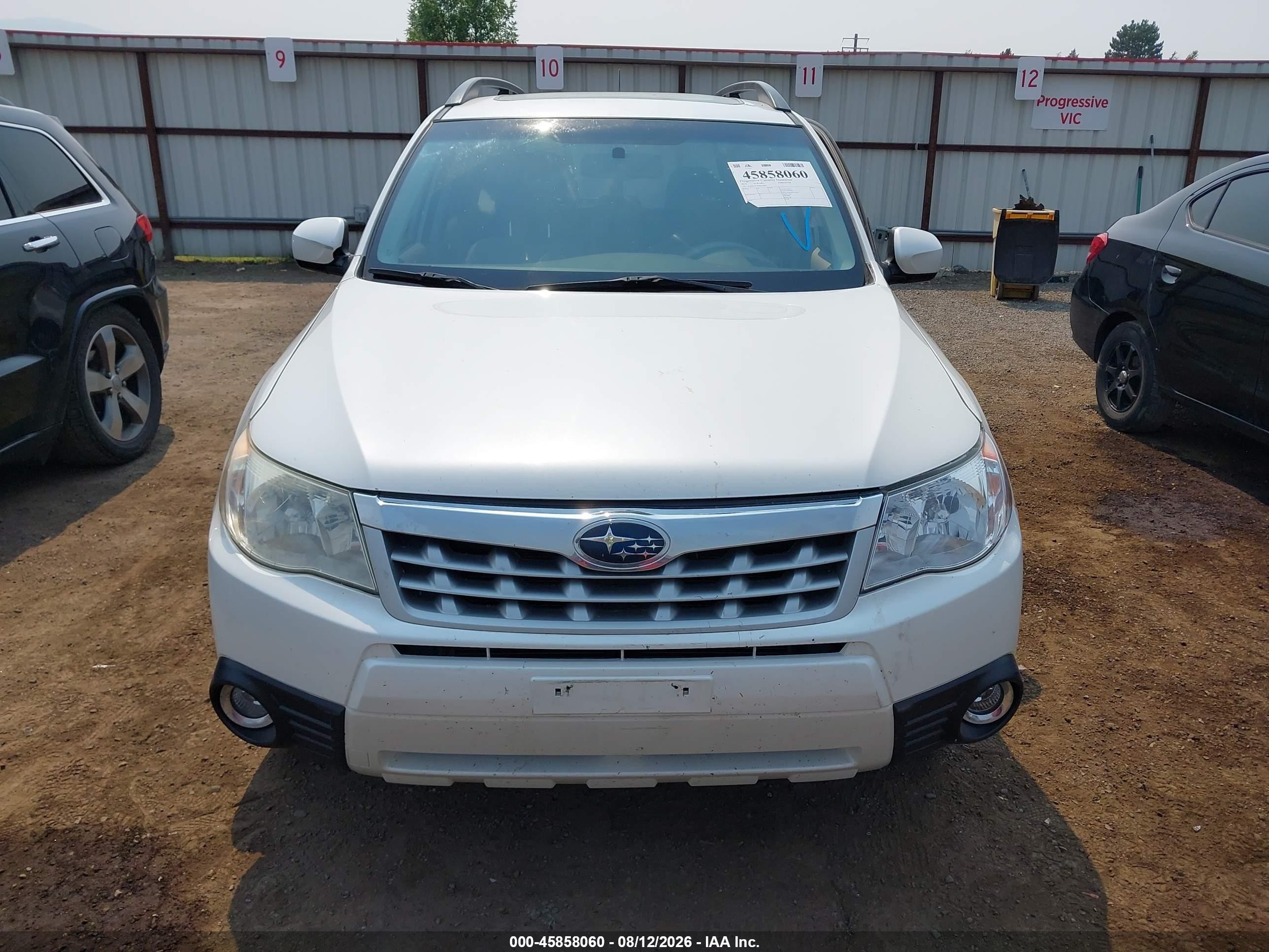2013 Subaru Forester 2.5x Premium White vin: JF2SHADCXDH424645