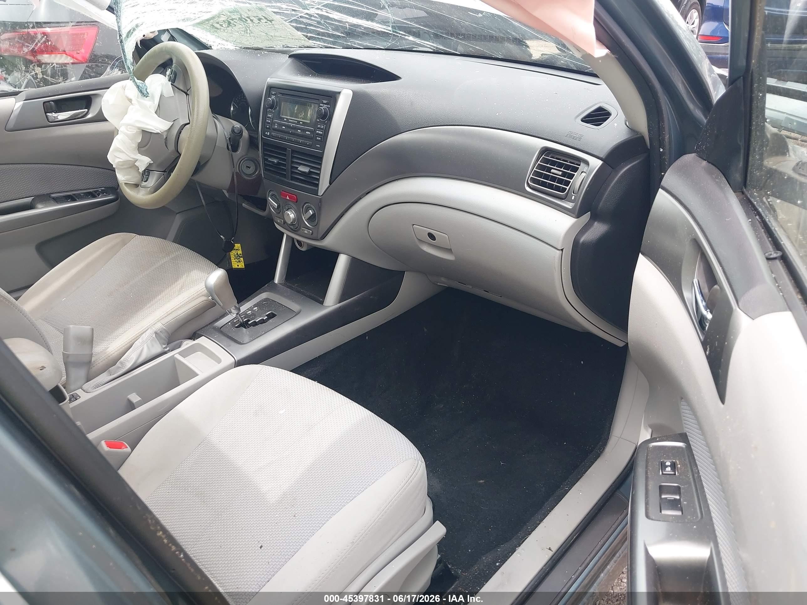 2013 Subaru Forester 2.5x Premium Blue vin: JF2SHADCXDH425794