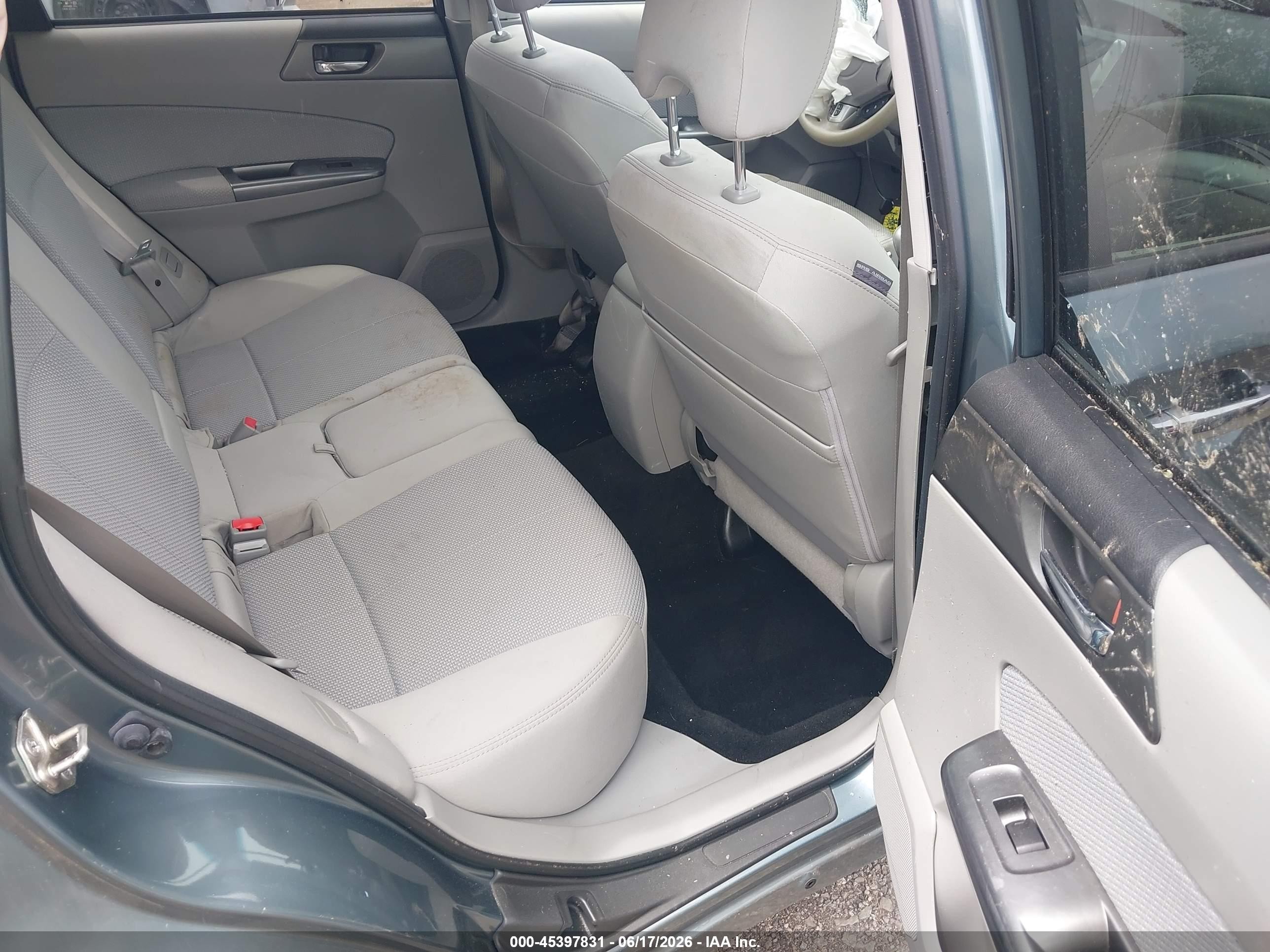 2013 Subaru Forester 2.5x Premium Blue vin: JF2SHADCXDH425794