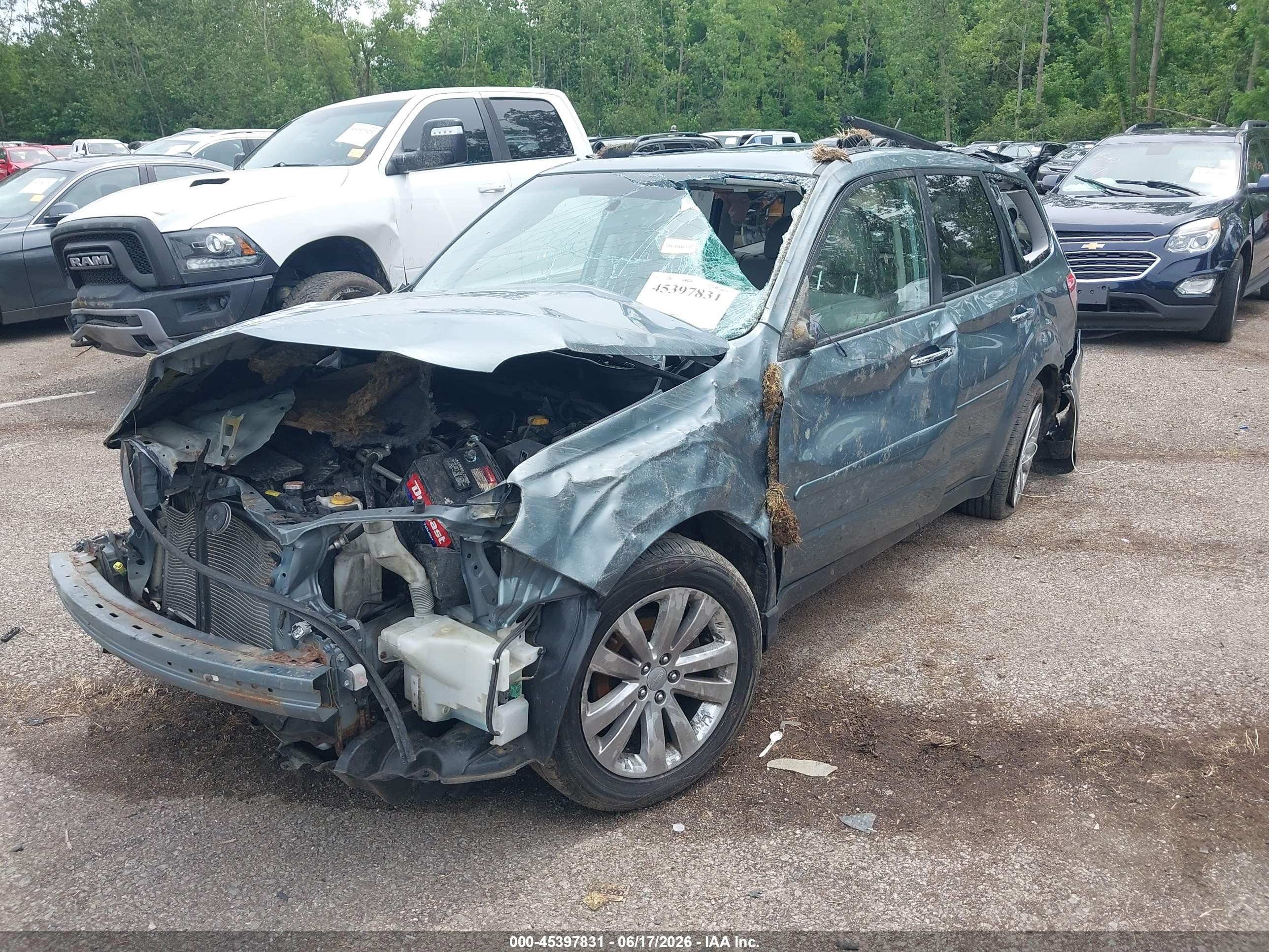 2013 Subaru Forester 2.5x Premium Blue vin: JF2SHADCXDH425794