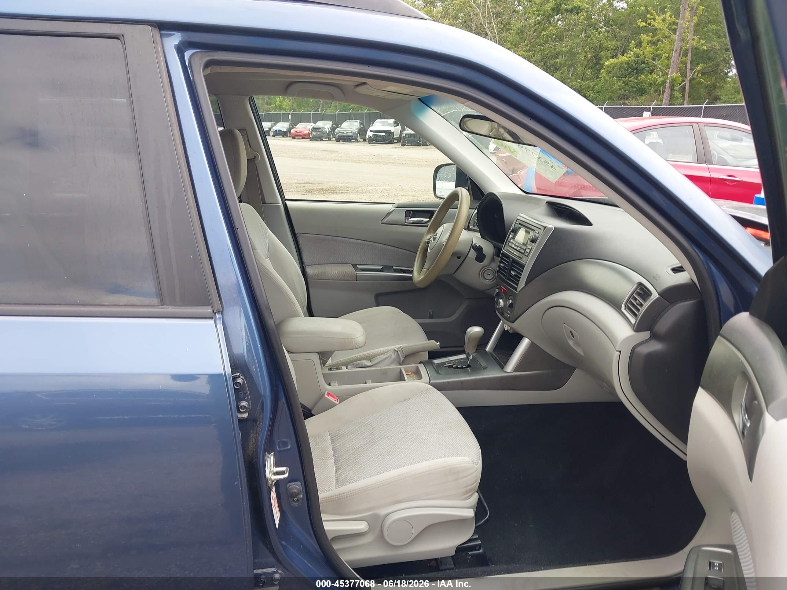 2013 Subaru Forester 2.5x Premium Blue vin: JF2SHADCXDH435600