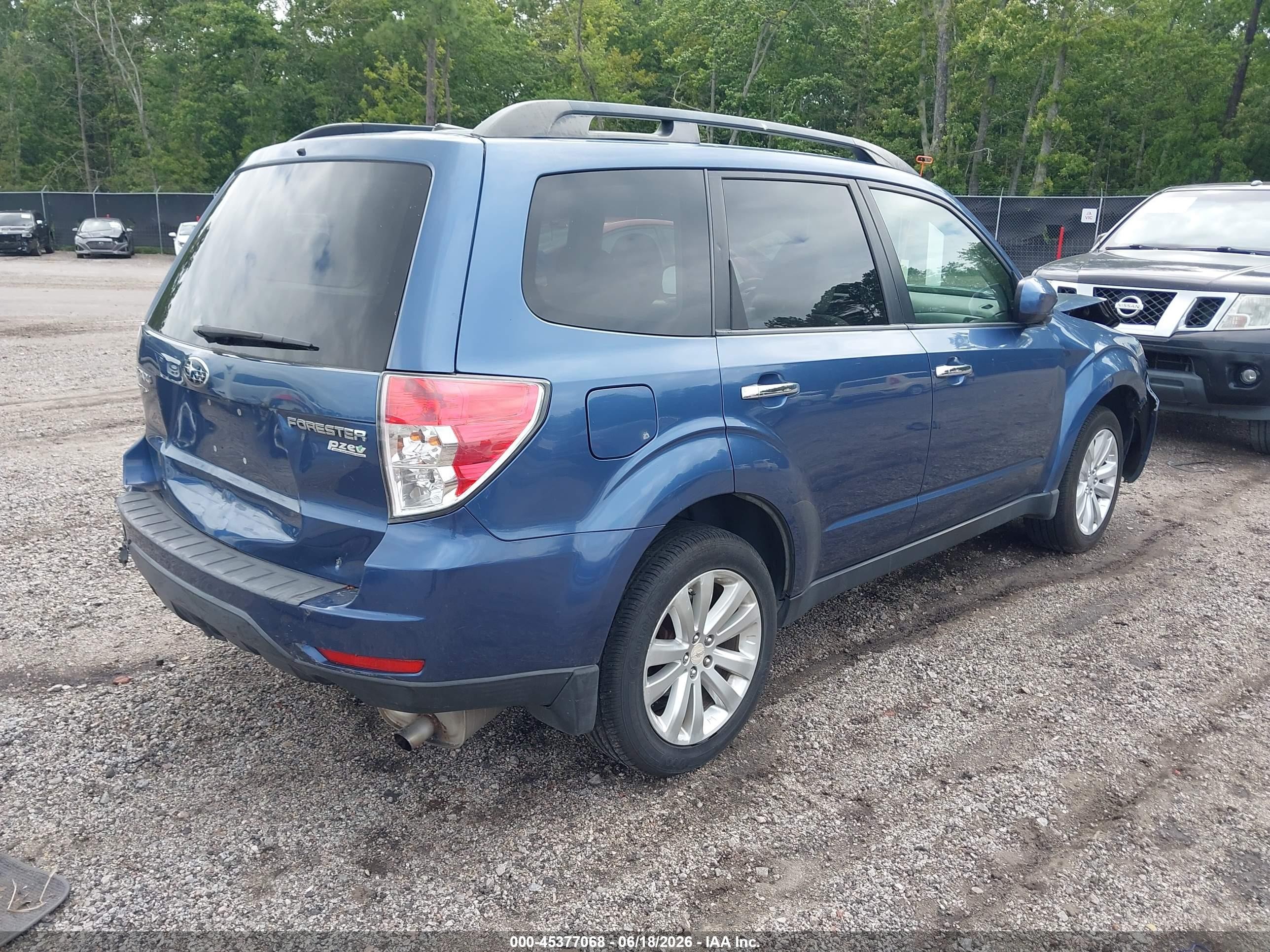 2013 Subaru Forester 2.5x Premium Blue vin: JF2SHADCXDH435600