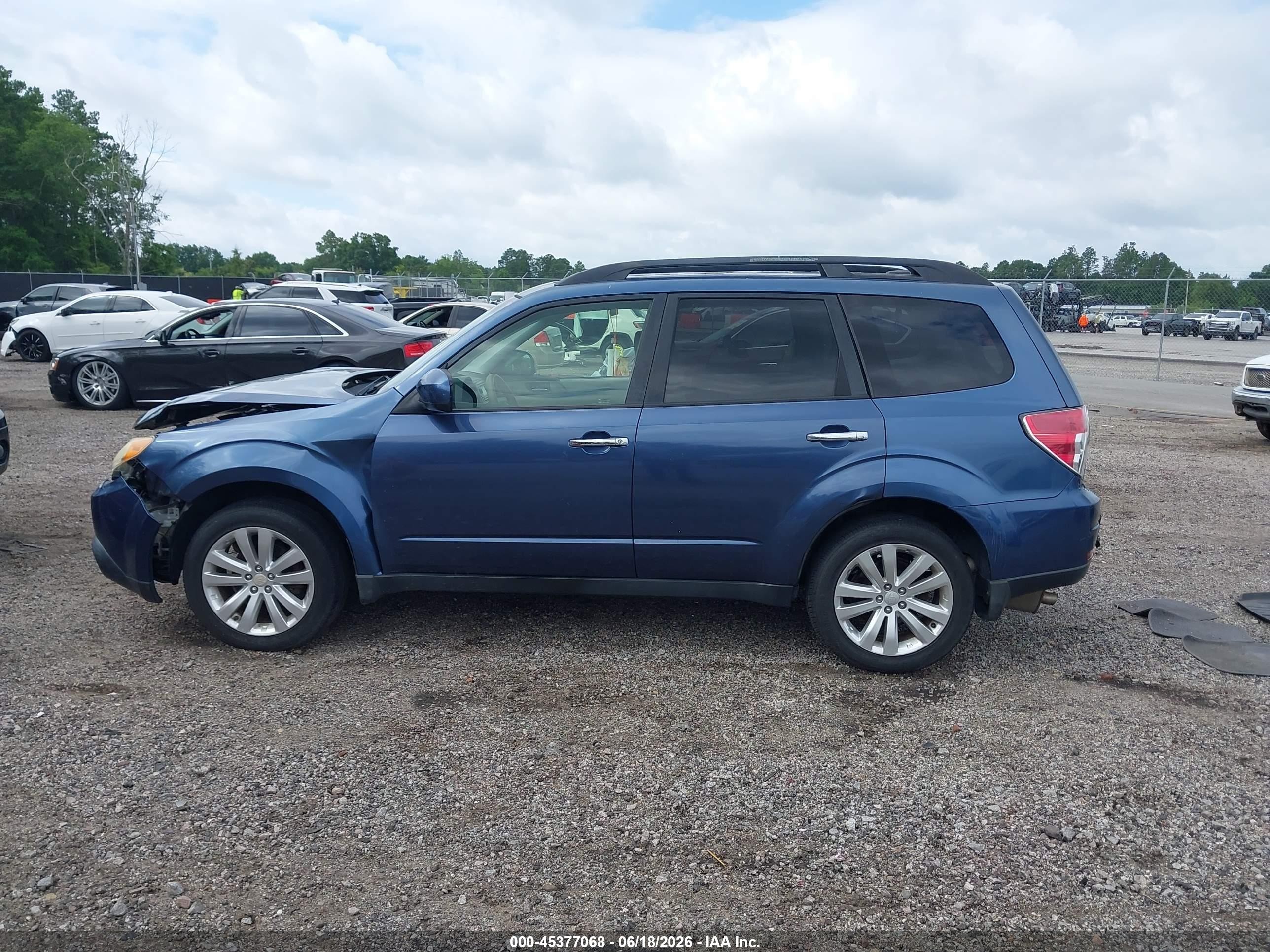 2013 Subaru Forester 2.5x Premium Blue vin: JF2SHADCXDH435600