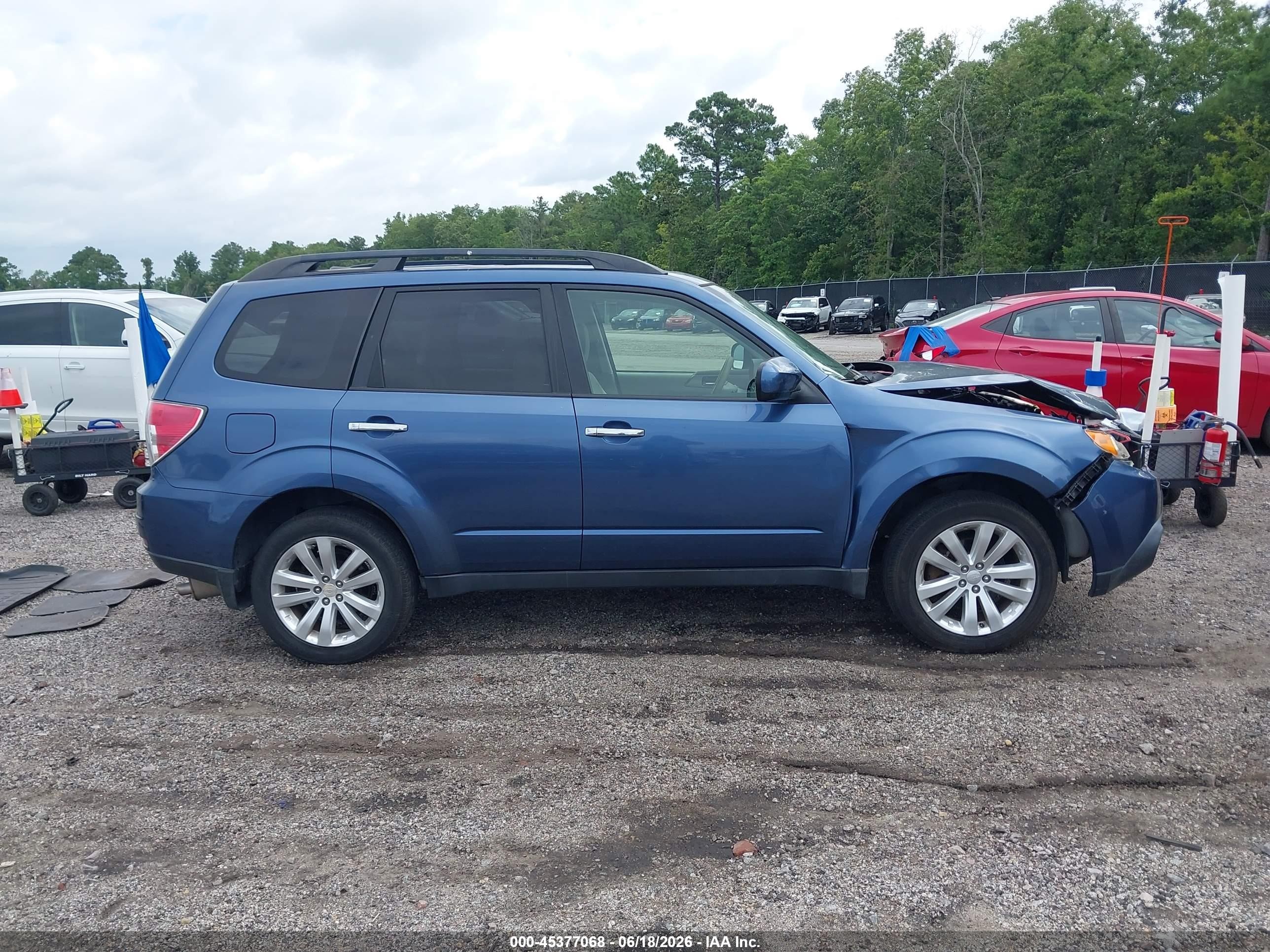 2013 Subaru Forester 2.5x Premium Blue vin: JF2SHADCXDH435600