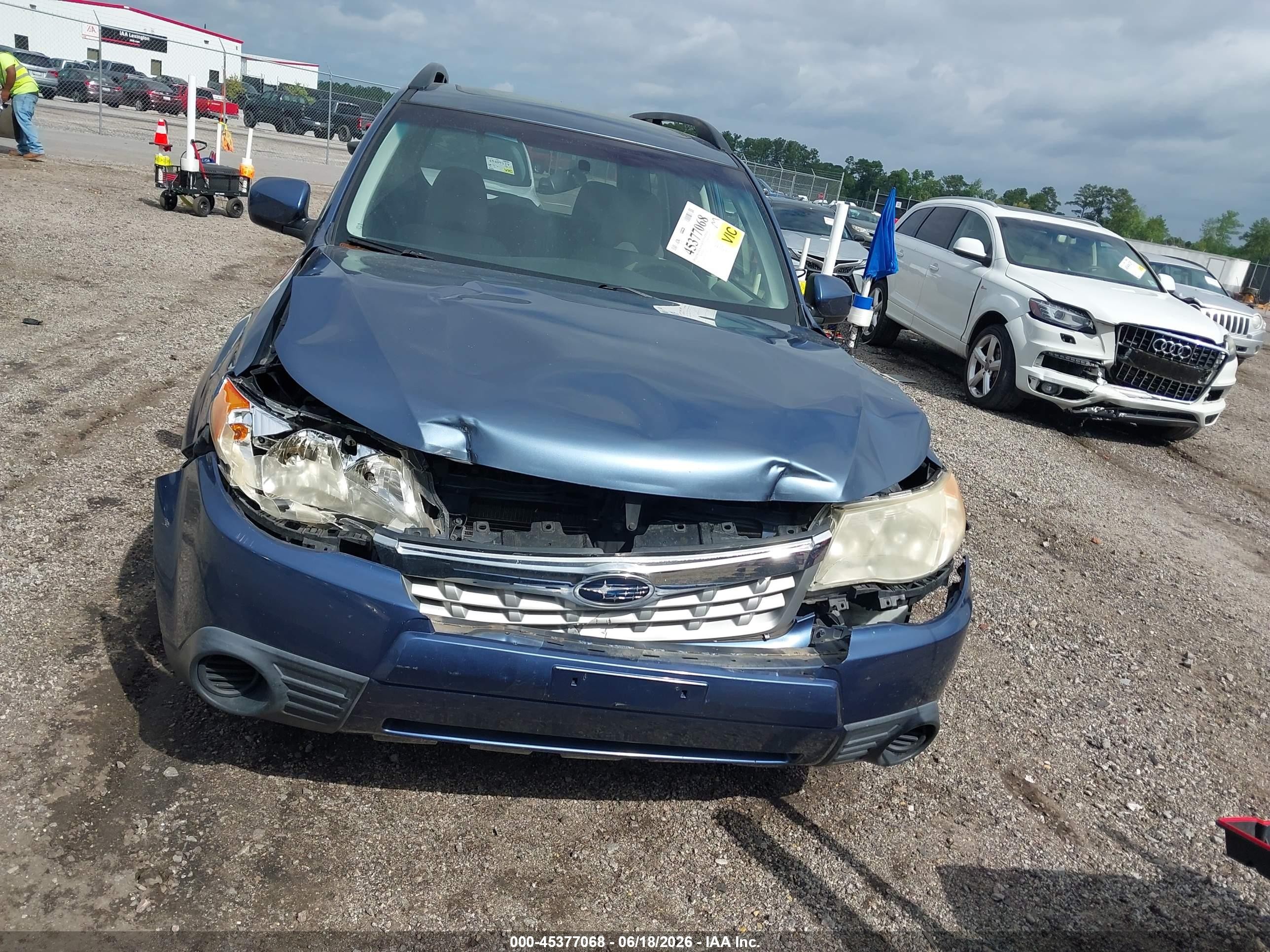 2013 Subaru Forester 2.5x Premium Blue vin: JF2SHADCXDH435600