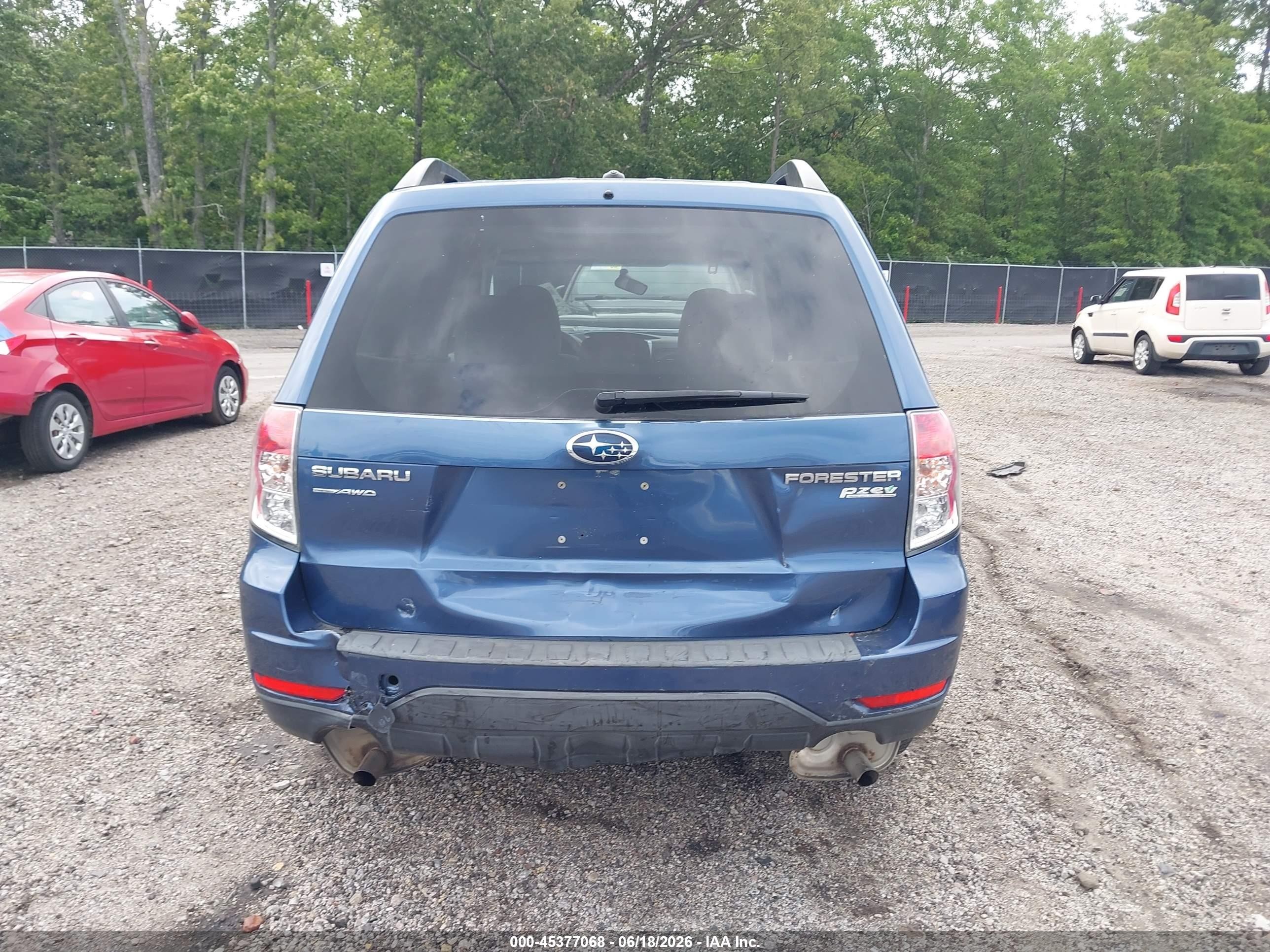 2013 Subaru Forester 2.5x Premium Blue vin: JF2SHADCXDH435600