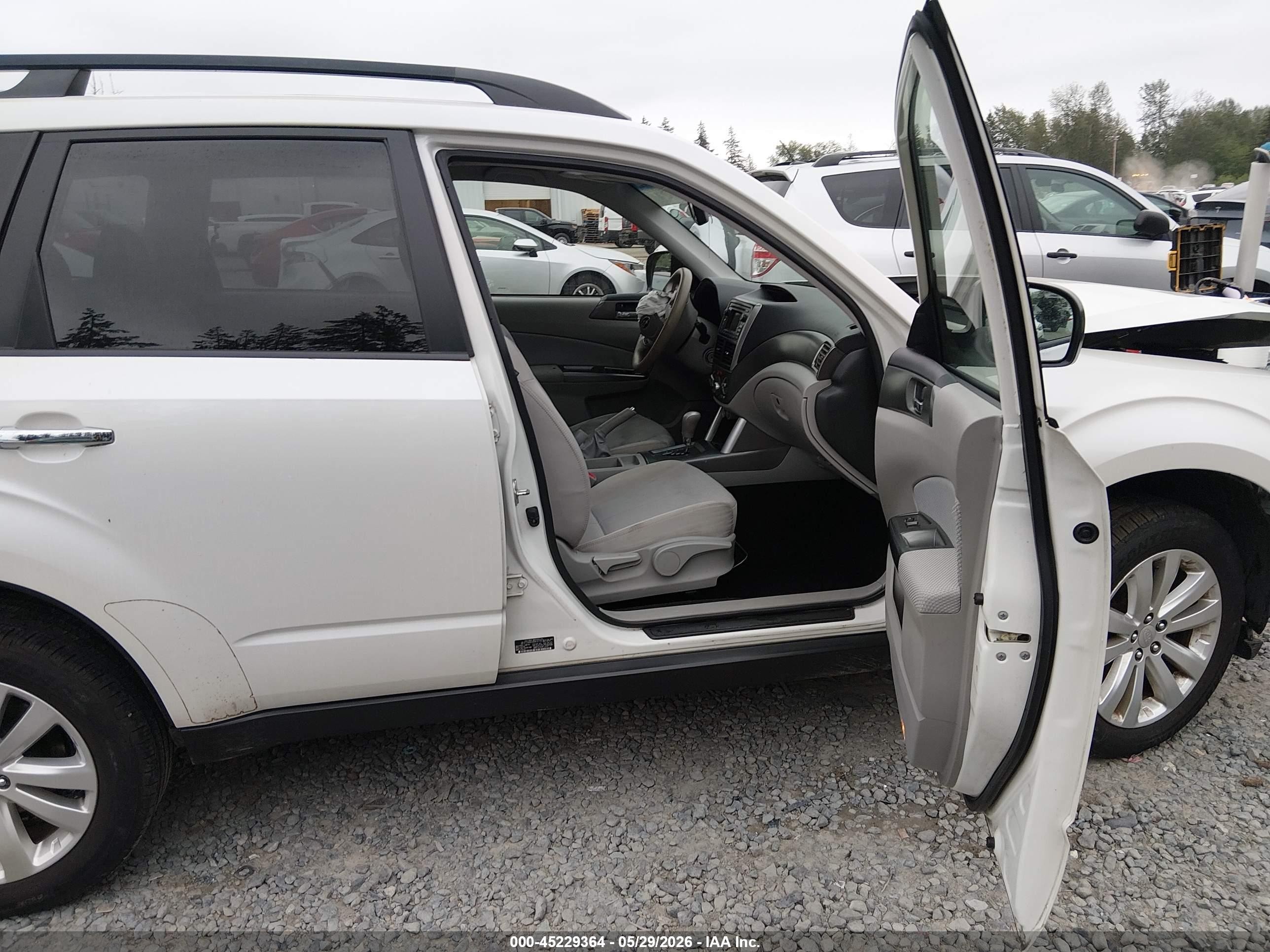 2013 Subaru Forester 2.5x Premium Белый vin: JF2SHADCXDH435774