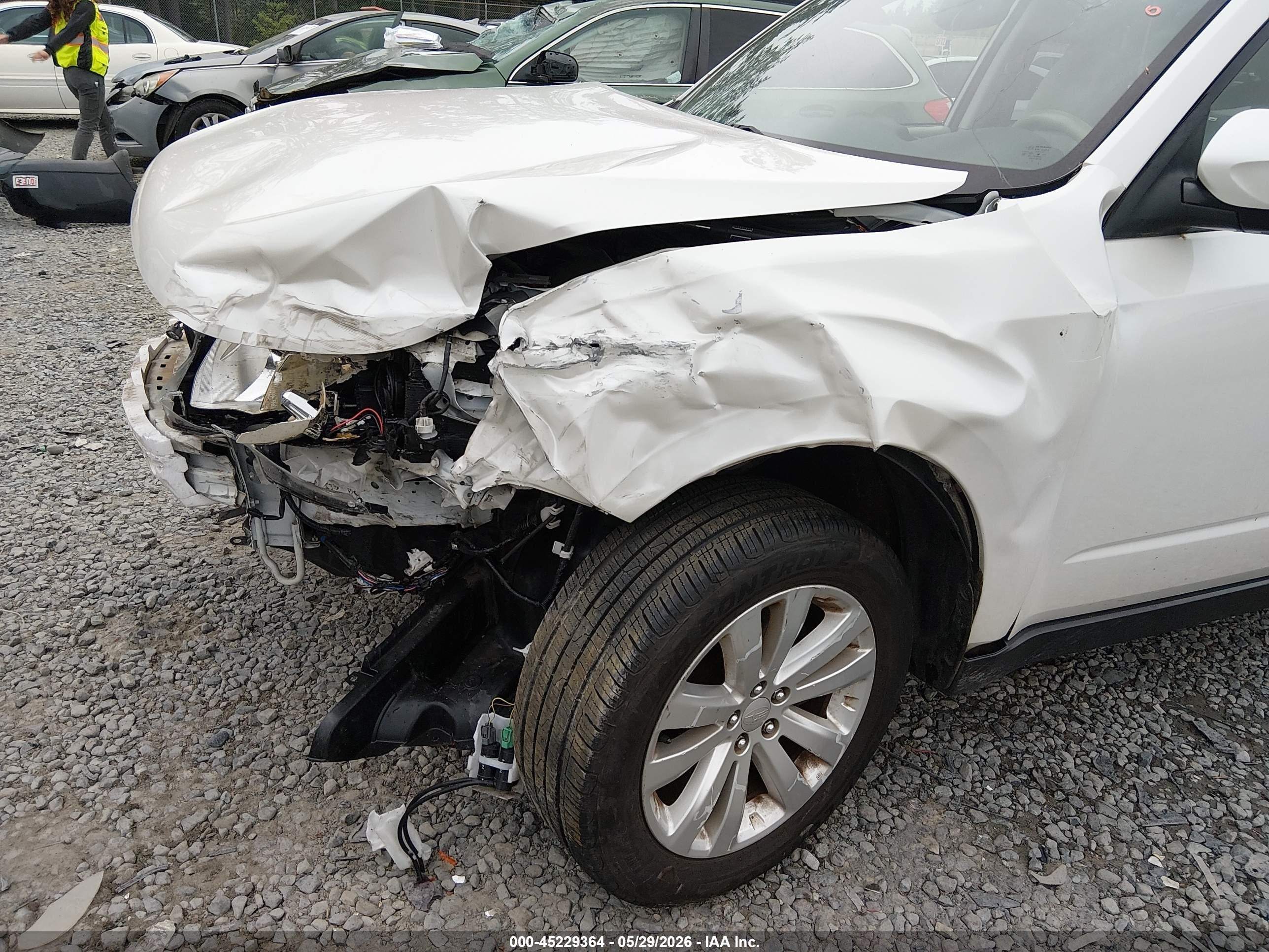 2013 Subaru Forester 2.5x Premium Белый vin: JF2SHADCXDH435774