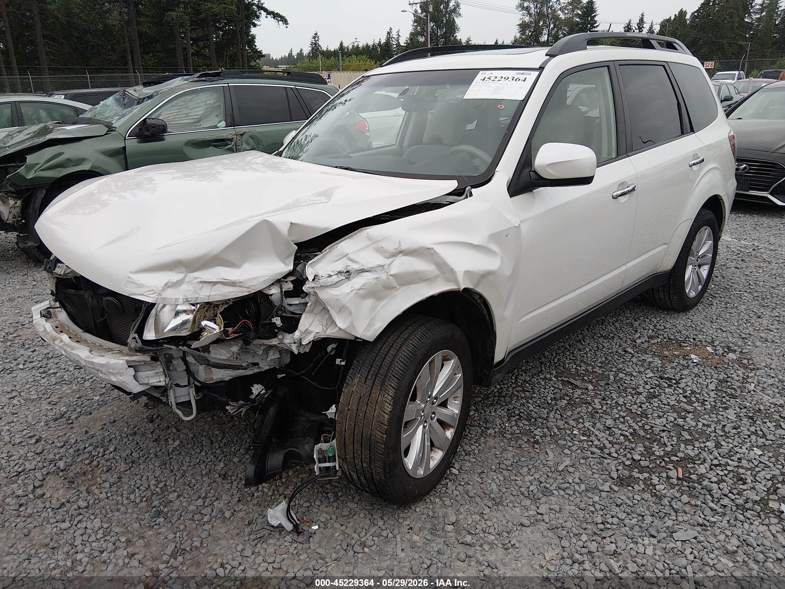 2013 Subaru Forester 2.5x Premium Белый vin: JF2SHADCXDH435774