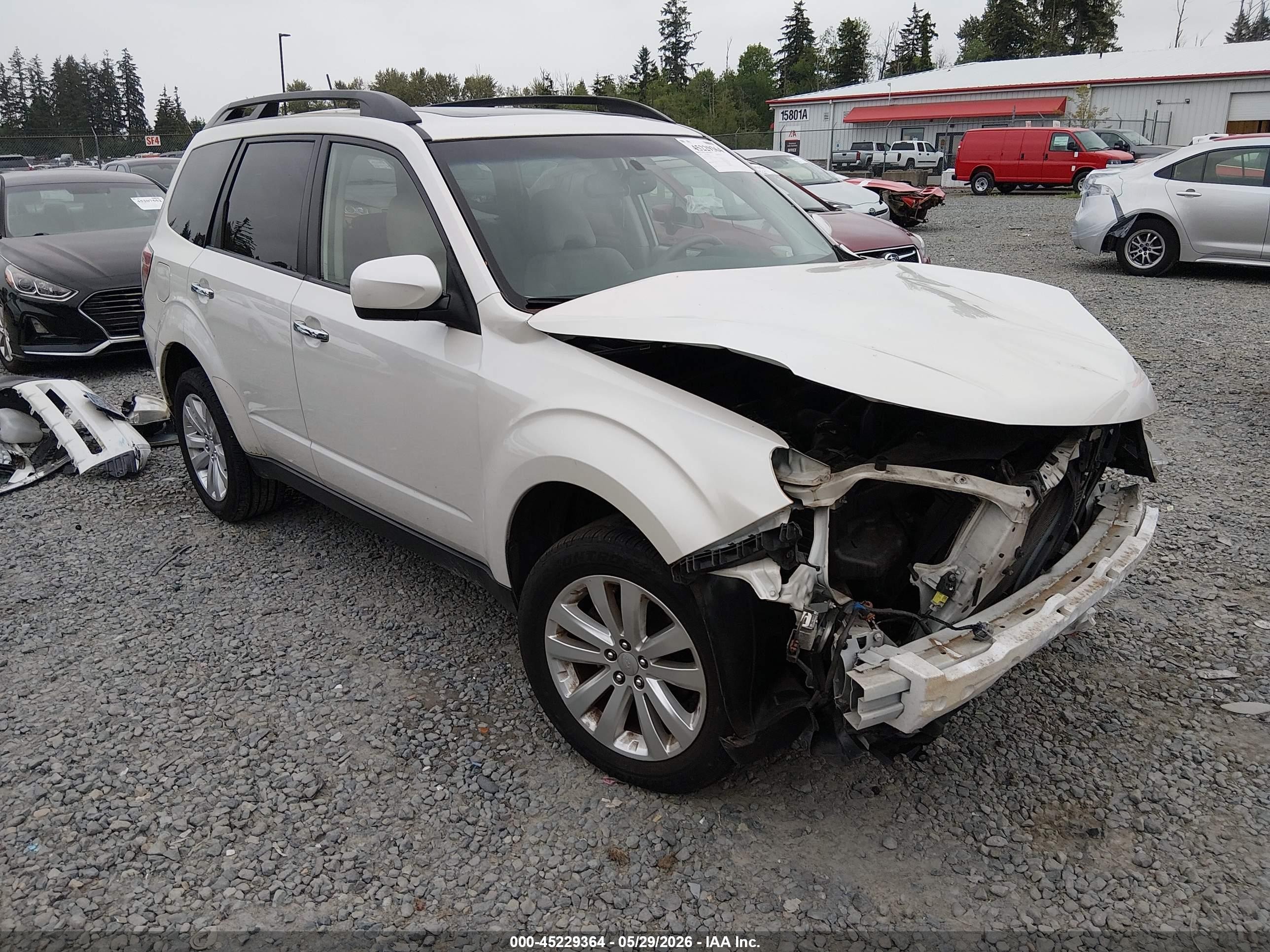 2013 Subaru Forester 2.5x Premium Белый vin: JF2SHADCXDH435774