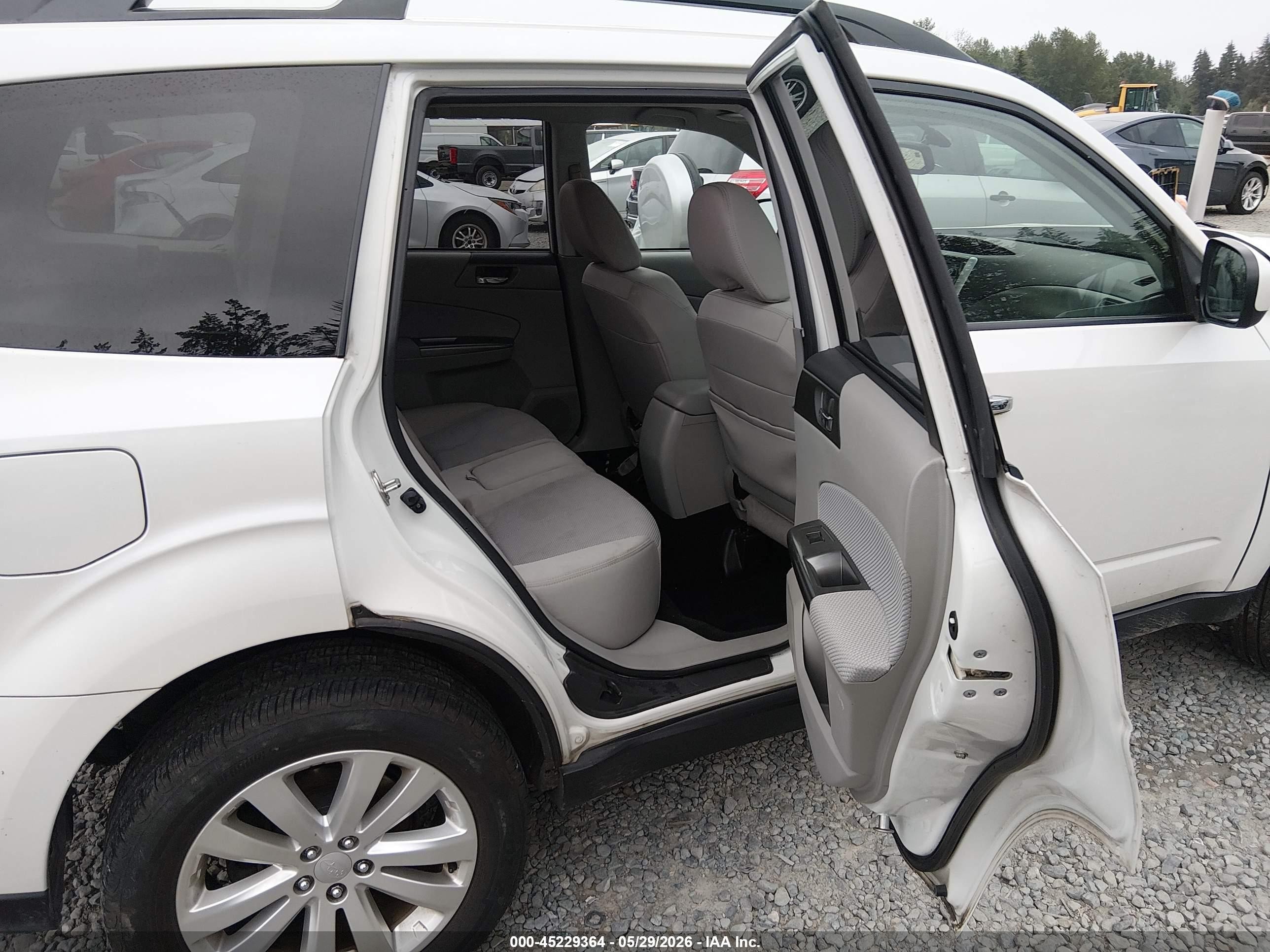 2013 Subaru Forester 2.5x Premium Белый vin: JF2SHADCXDH435774