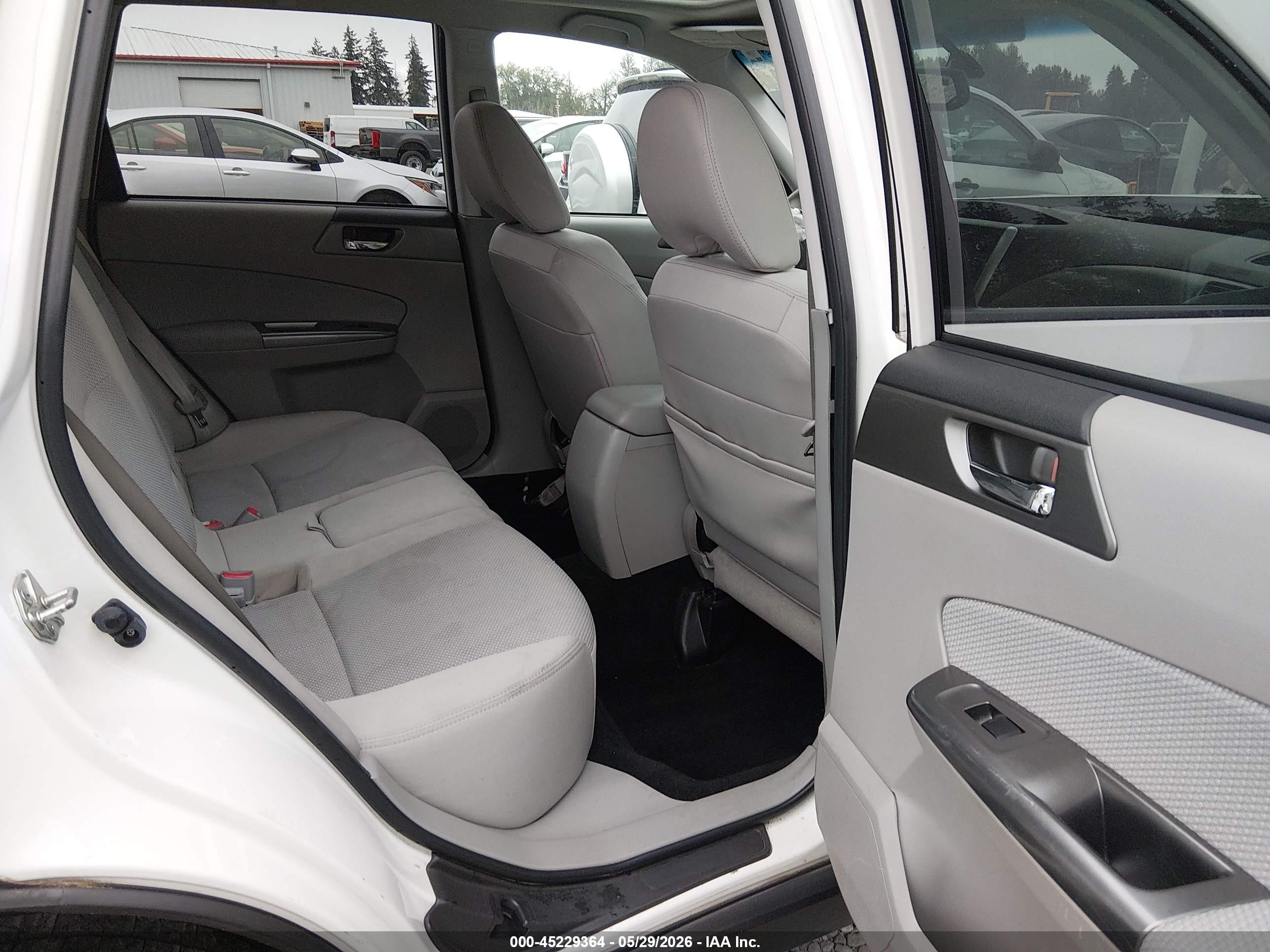 2013 Subaru Forester 2.5x Premium Белый vin: JF2SHADCXDH435774