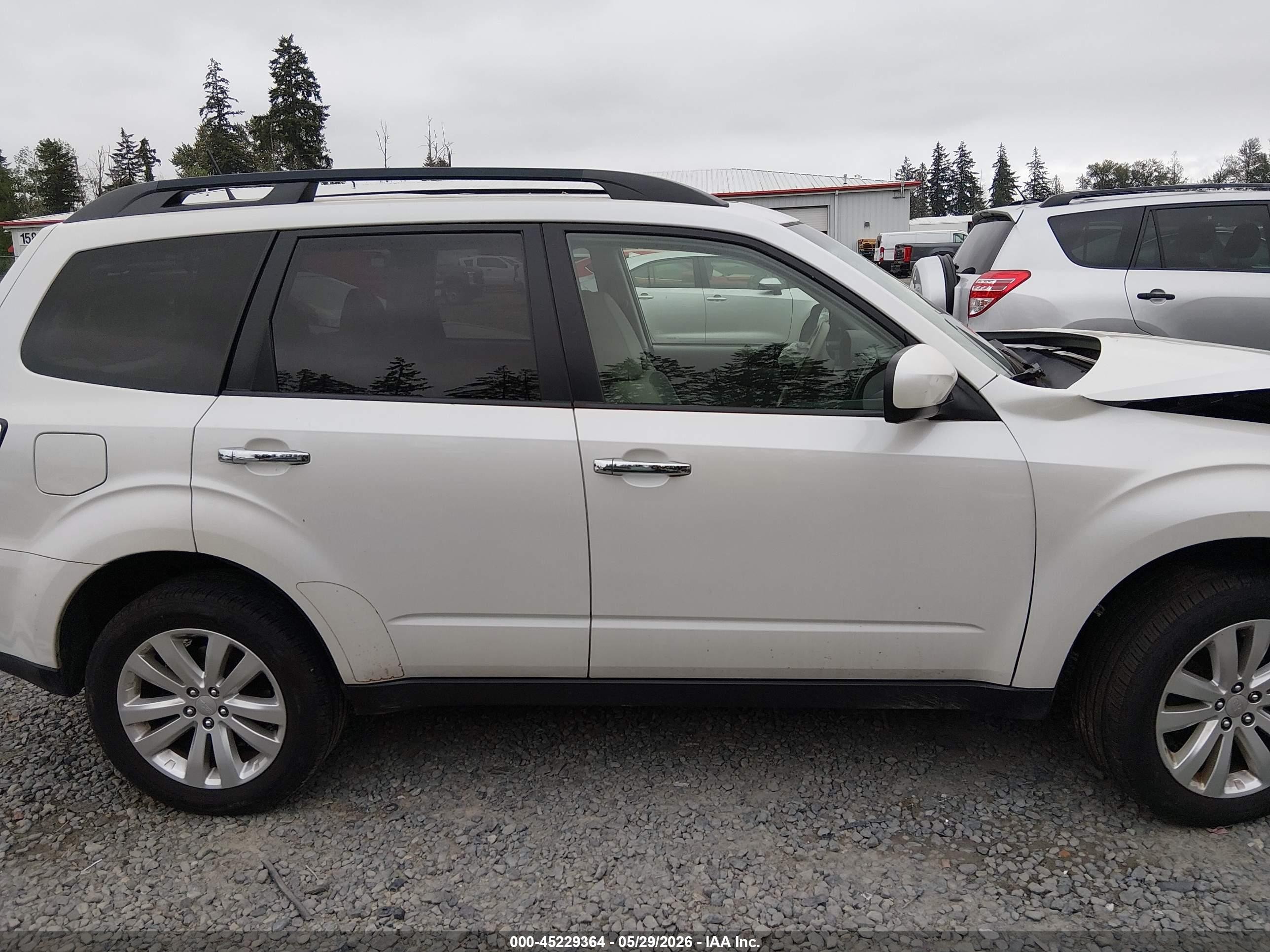 2013 Subaru Forester 2.5x Premium Белый vin: JF2SHADCXDH435774