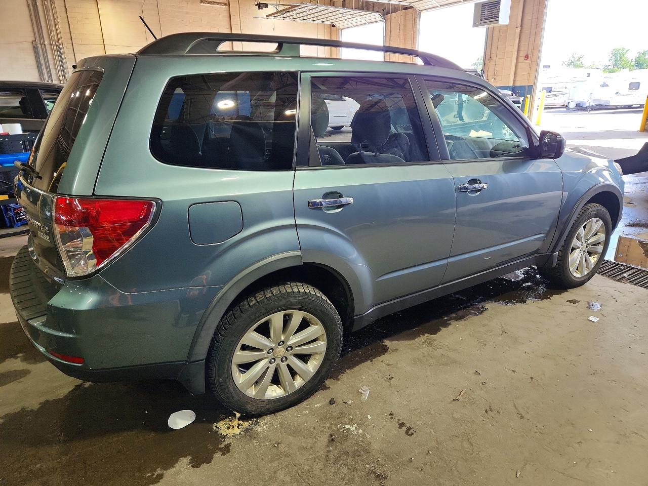 2013 Subaru Forester 2.5x Premium Green vin: JF2SHADCXDH442109