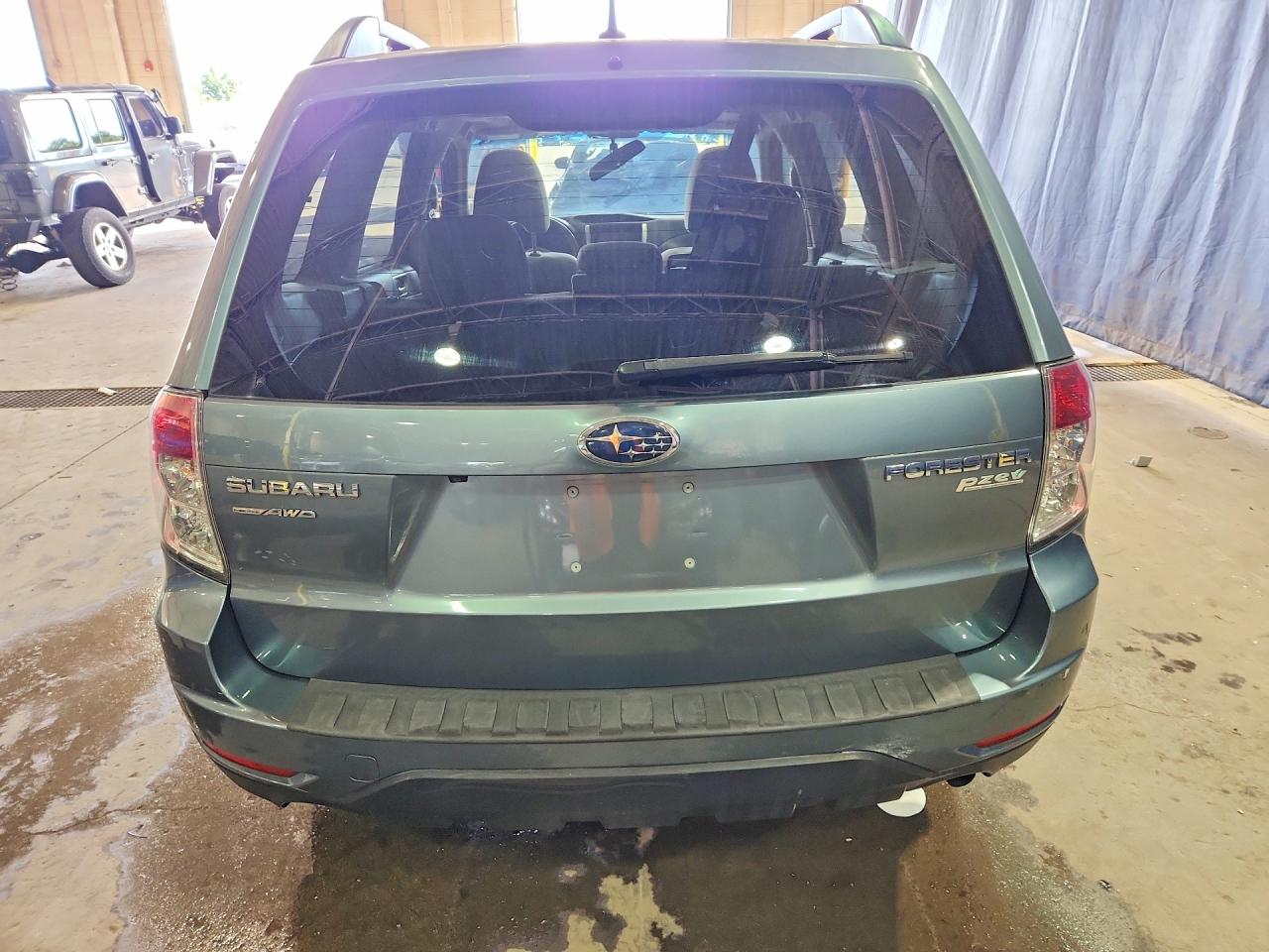 2013 Subaru Forester 2.5x Premium Green vin: JF2SHADCXDH442109