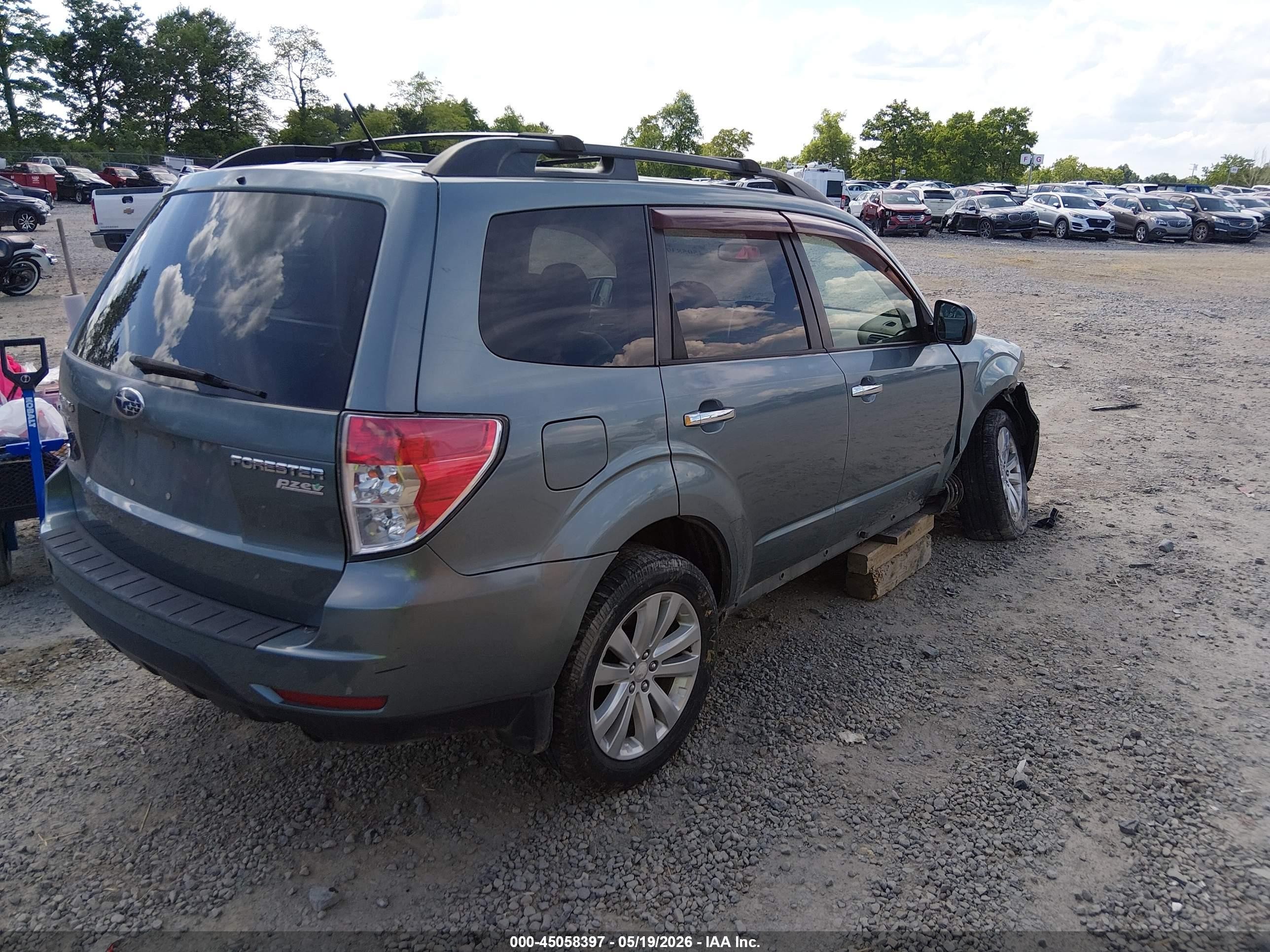 2011 Subaru Forester 2.5x Limited Light Blue vin: JF2SHAEC0BH738705