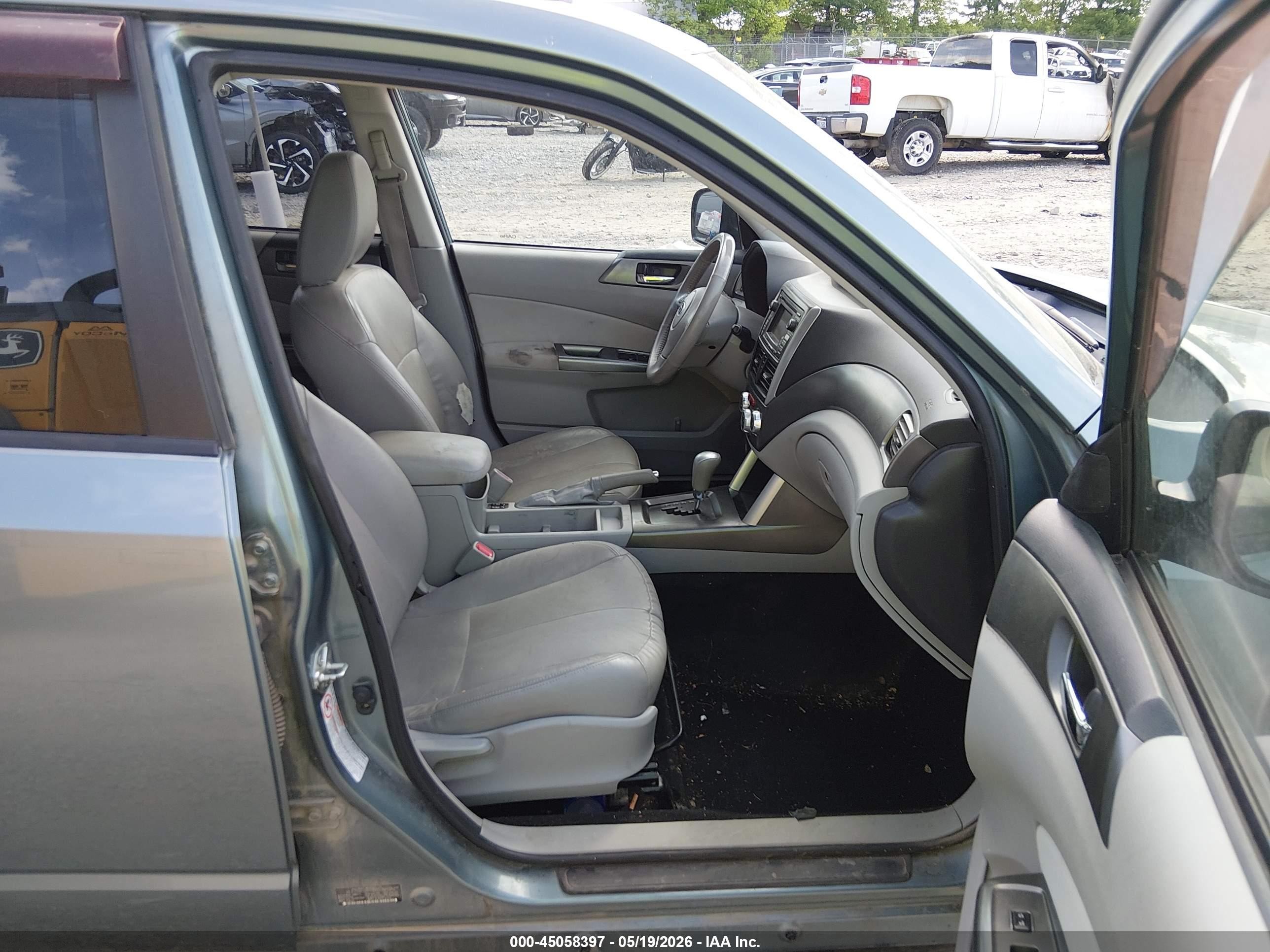 2011 Subaru Forester 2.5x Limited Light Blue vin: JF2SHAEC0BH738705