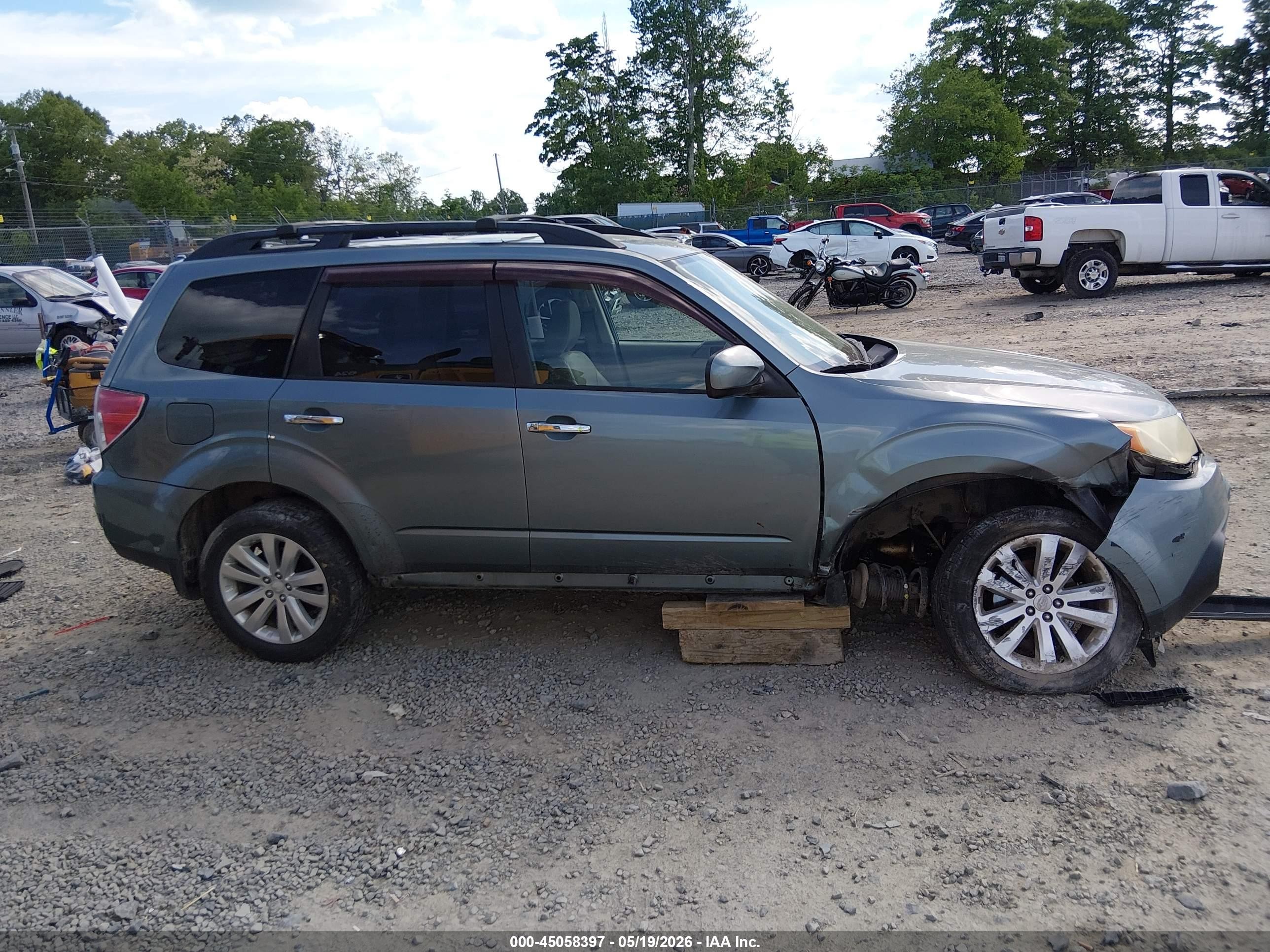 2011 Subaru Forester 2.5x Limited Light Blue vin: JF2SHAEC0BH738705